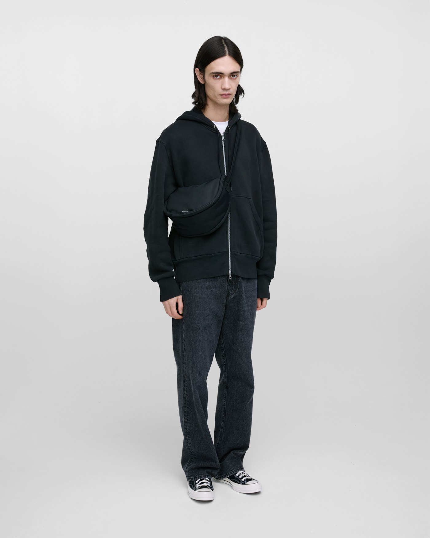 CURVE Half Moon Bag Mini is in color black (14 of 17)