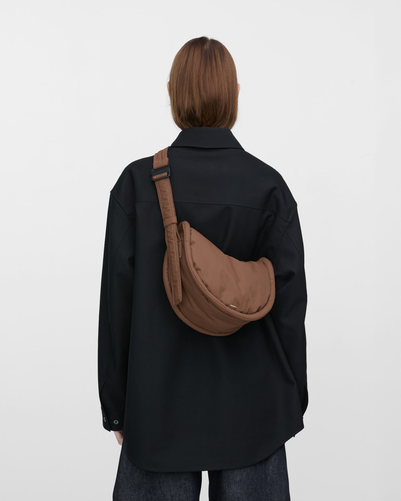 CURVE Half Moon Bag Mini is in color dark taupe (8 of 15)