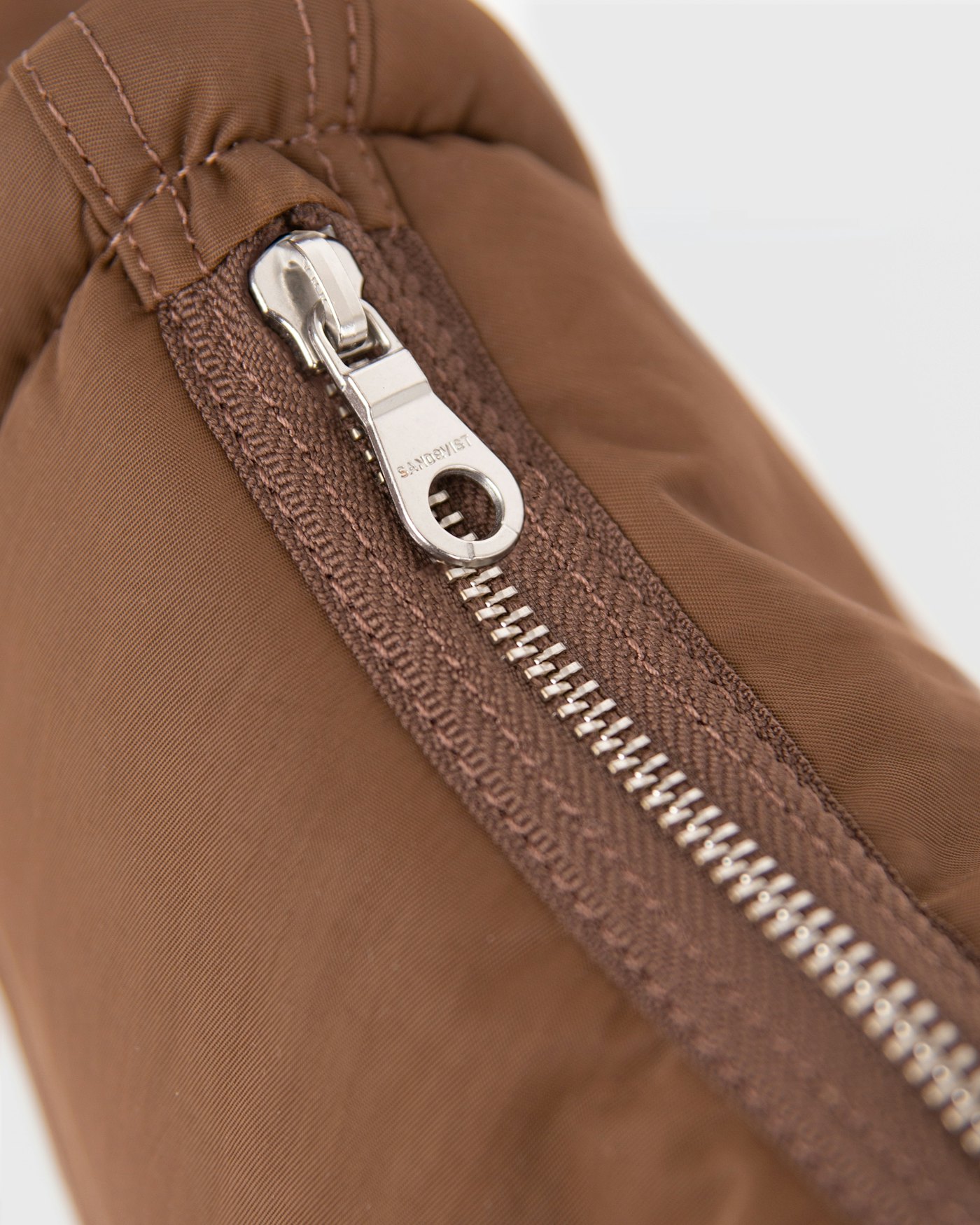 CURVE Half Moon Bag Mini is in color dark taupe (5 of 15)