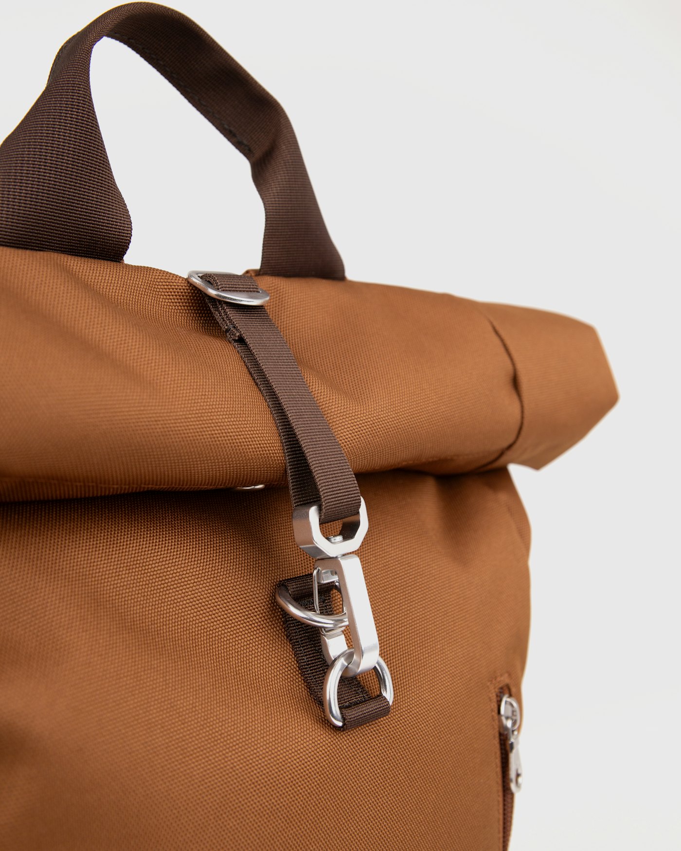 GROUND Rolltop backpack L är i färgen sepia brown (6 av 10)