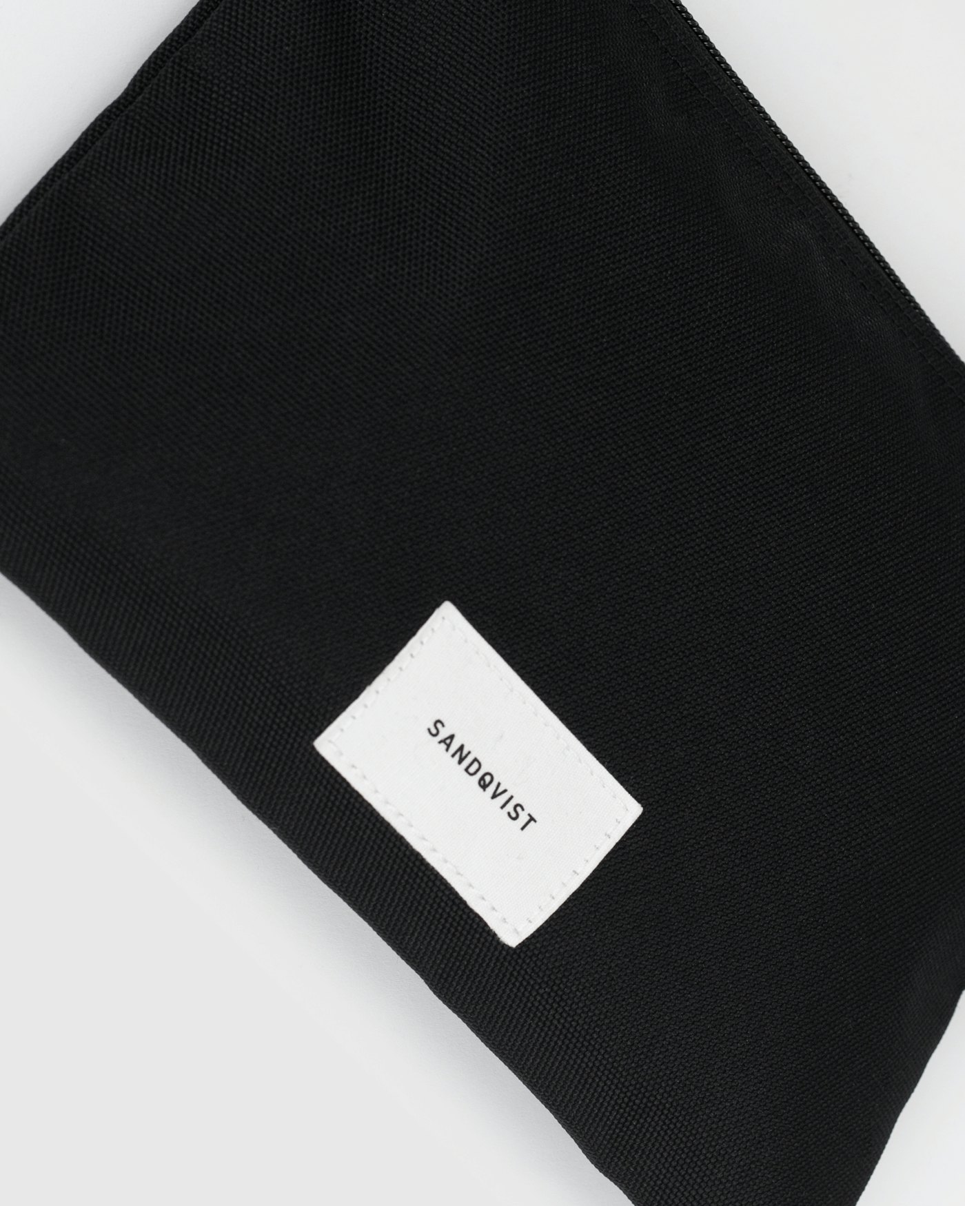 GROUND Sacoche Slim is in color black (4 of 9)