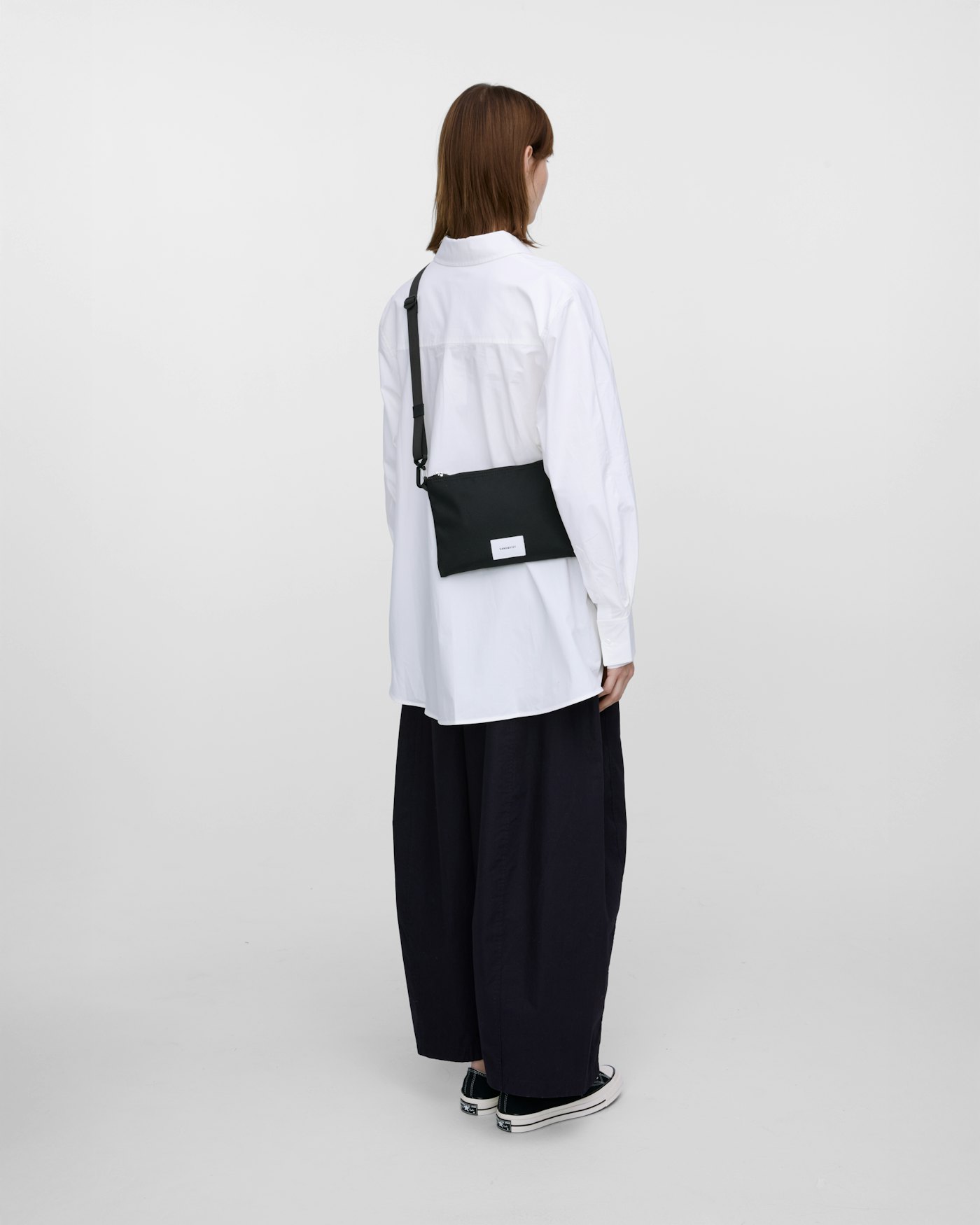 GROUND Sacoche Slim is in color black (7 of 9)