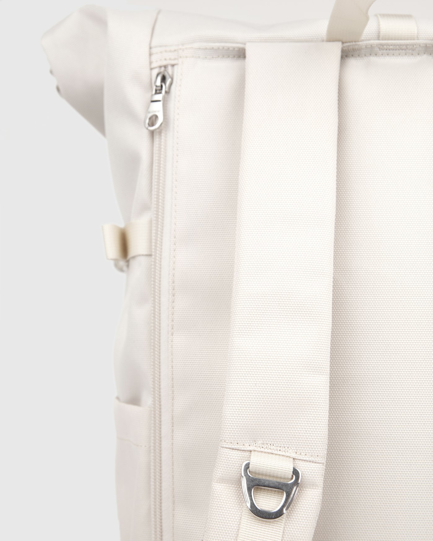 ICON Rolltop Backpack L is in color birch (6 of 11)