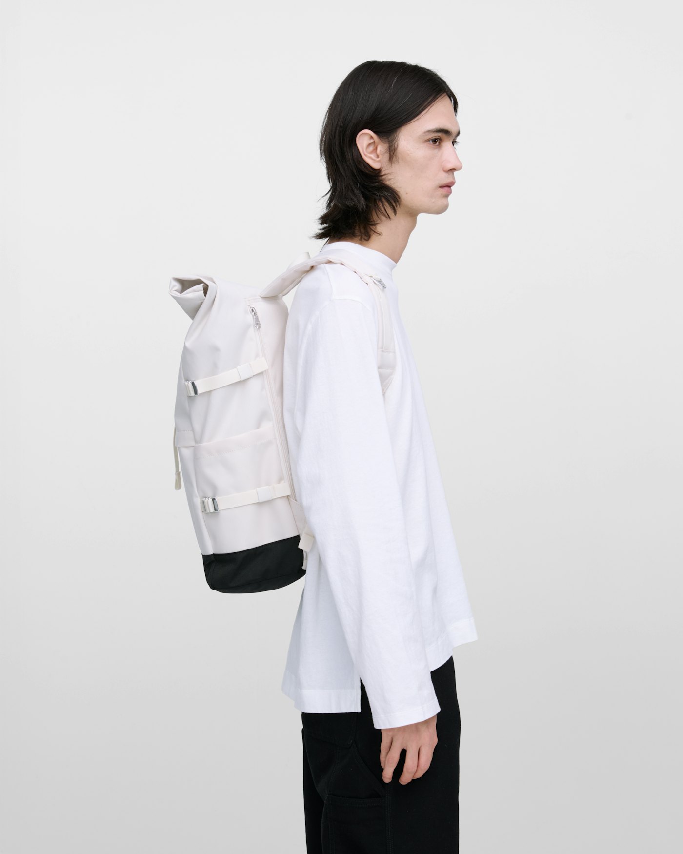 ICON Rolltop Backpack L is in color birch (11 of 11)