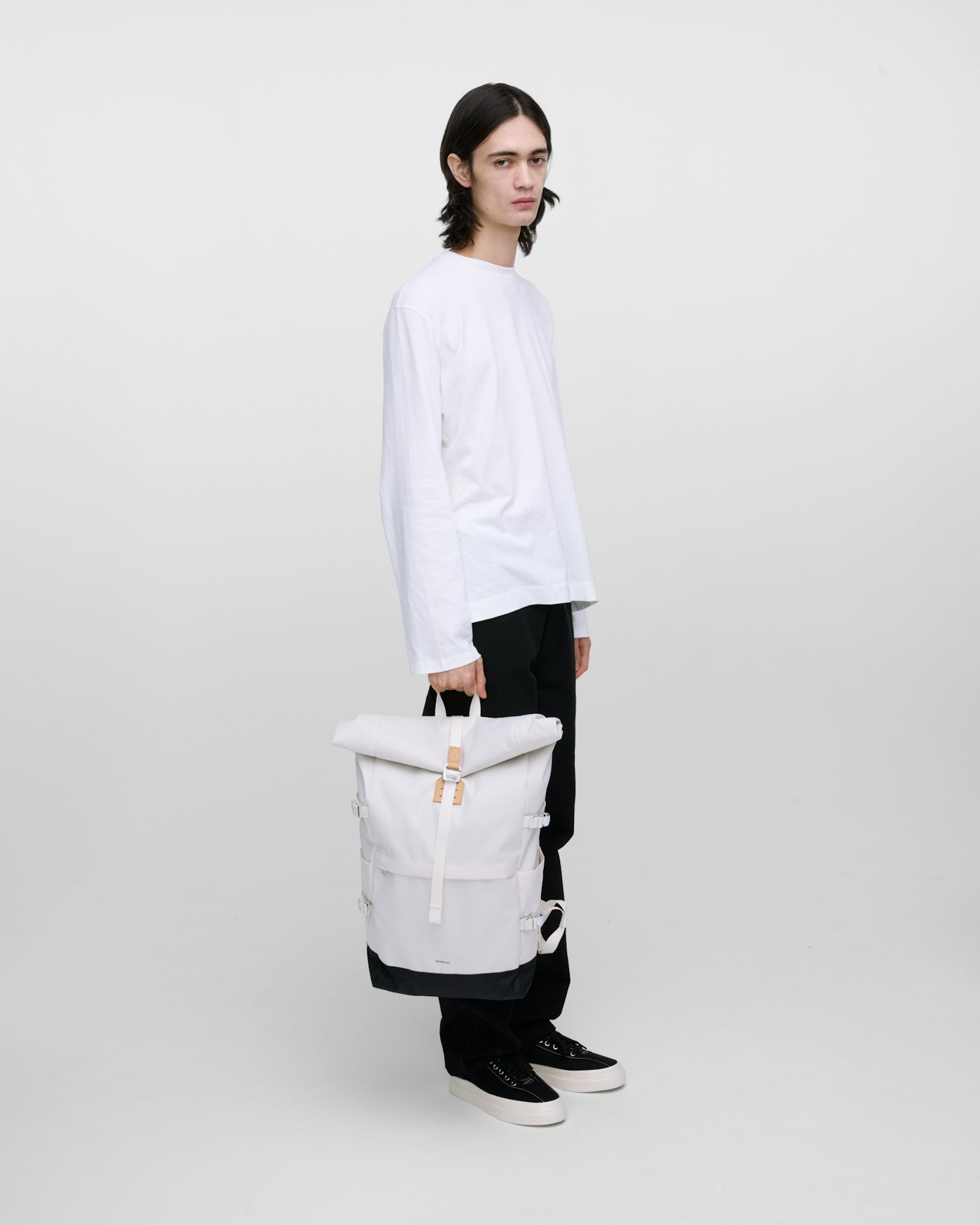 ICON Rolltop Backpack L is in color birch (10 of 11)