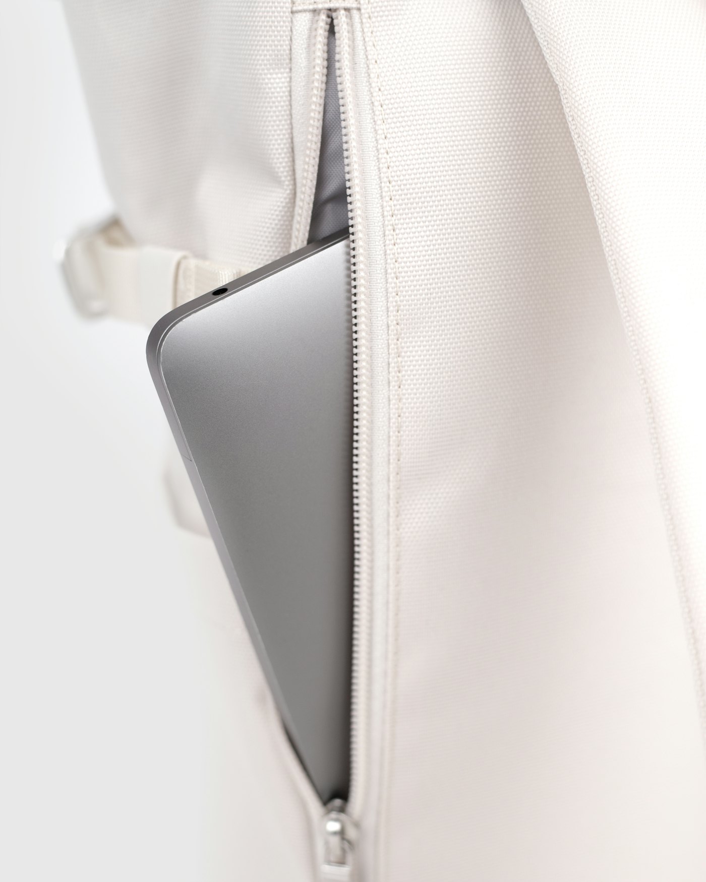 ICON Rolltop Backpack L is in color birch (5 of 11)