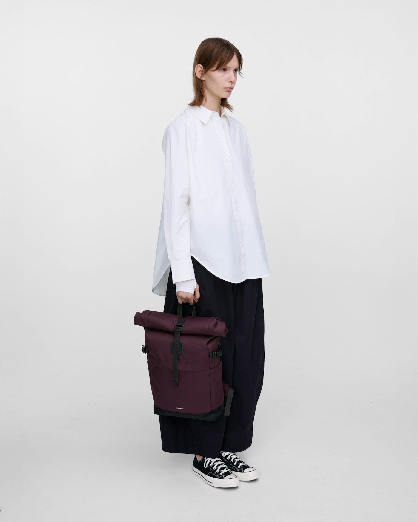 ICON Rolltop backpack M is in color cabernet (8 of 8)