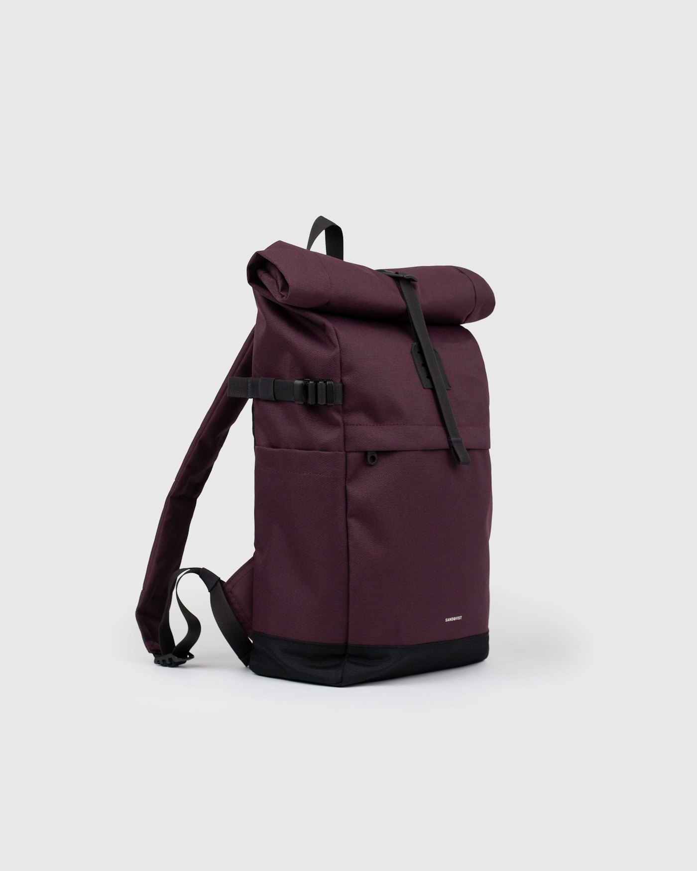 ICON Rolltop backpack M is in color cabernet (2 of 8)