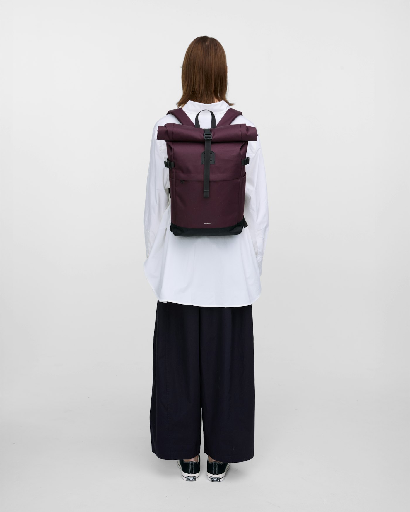 ICON Rolltop backpack M is in color cabernet (5 of 8)