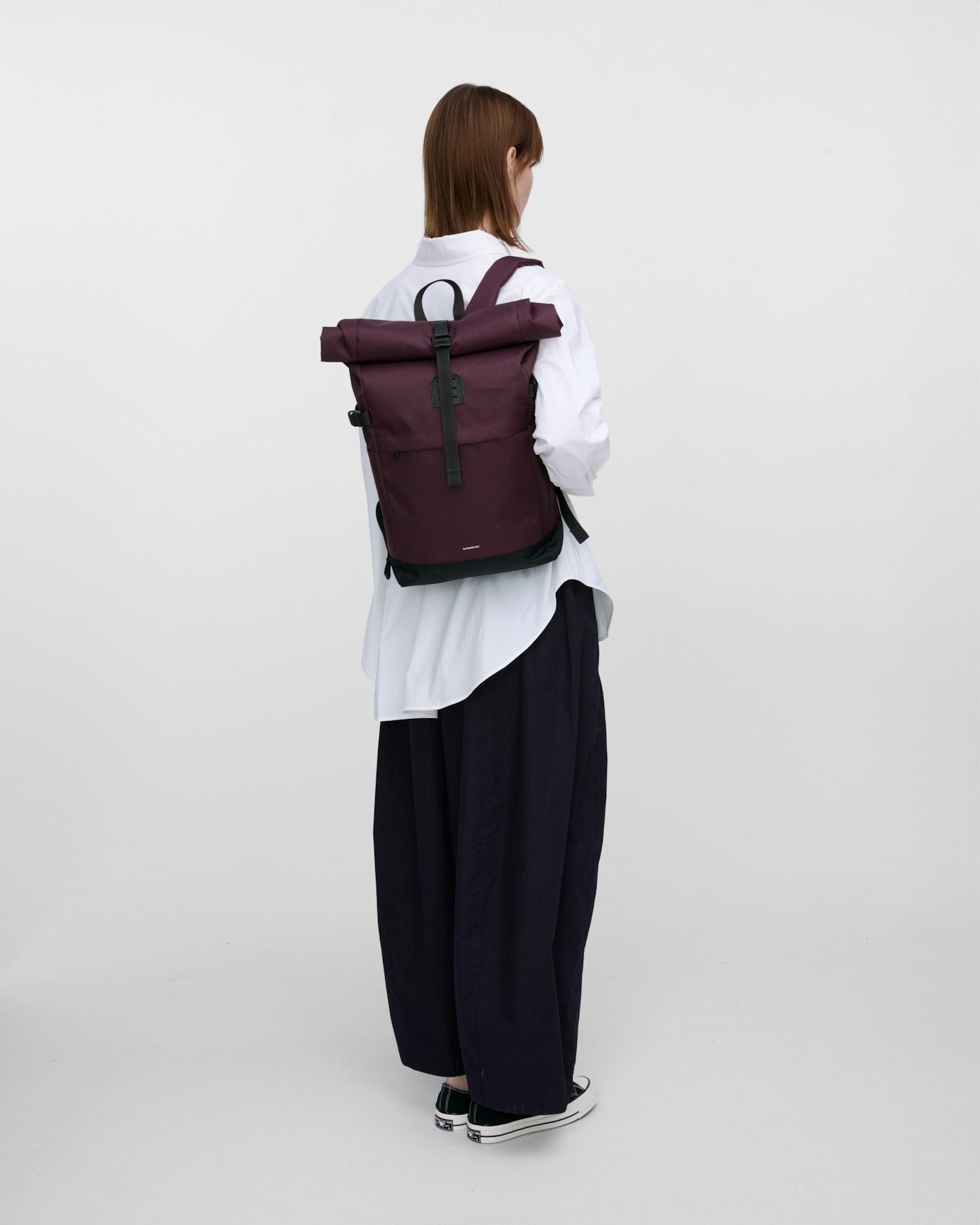 ICON Rolltop backpack M is in color cabernet (6 of 8)