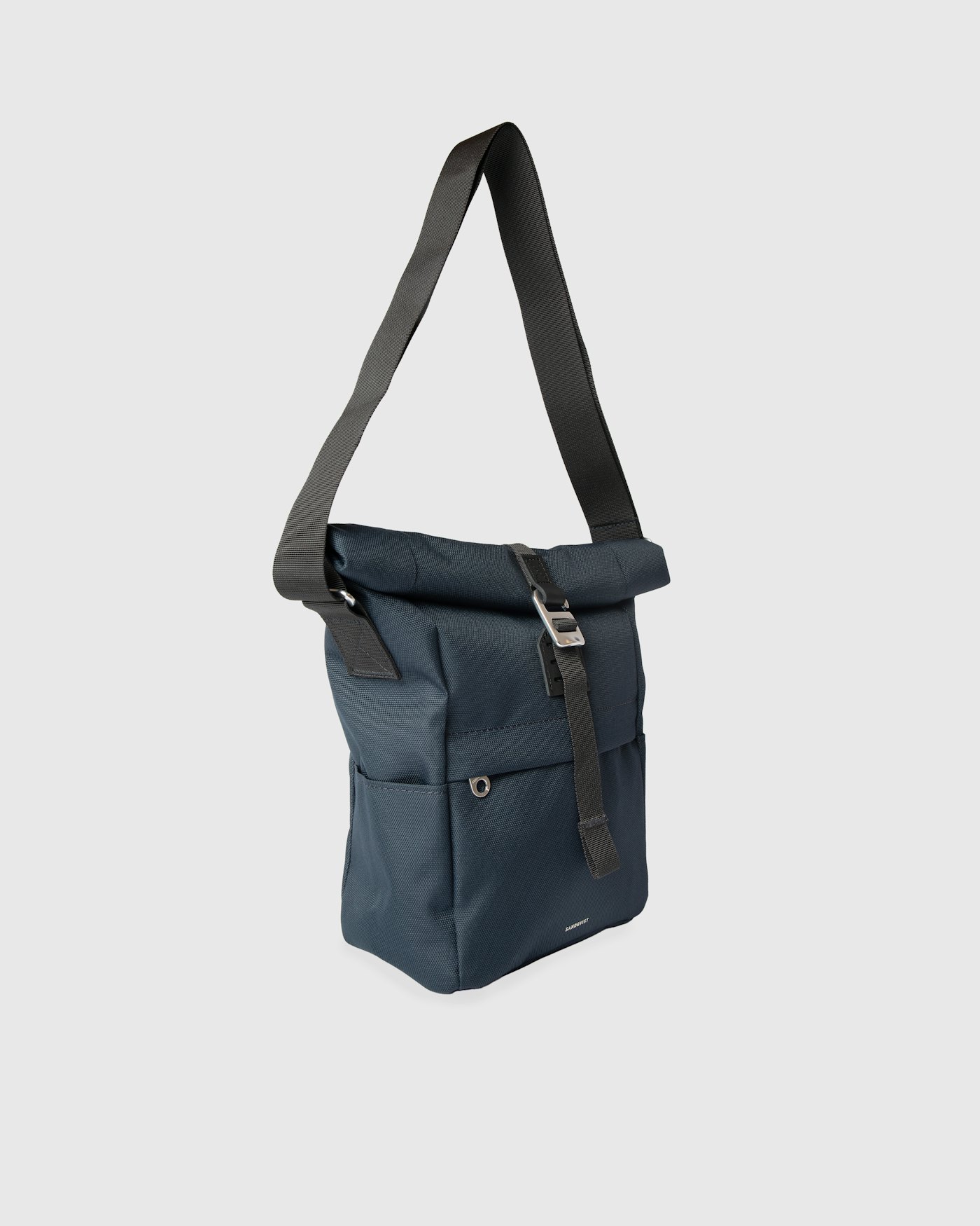 ICON Sacoche is in color navy (2 of 5)