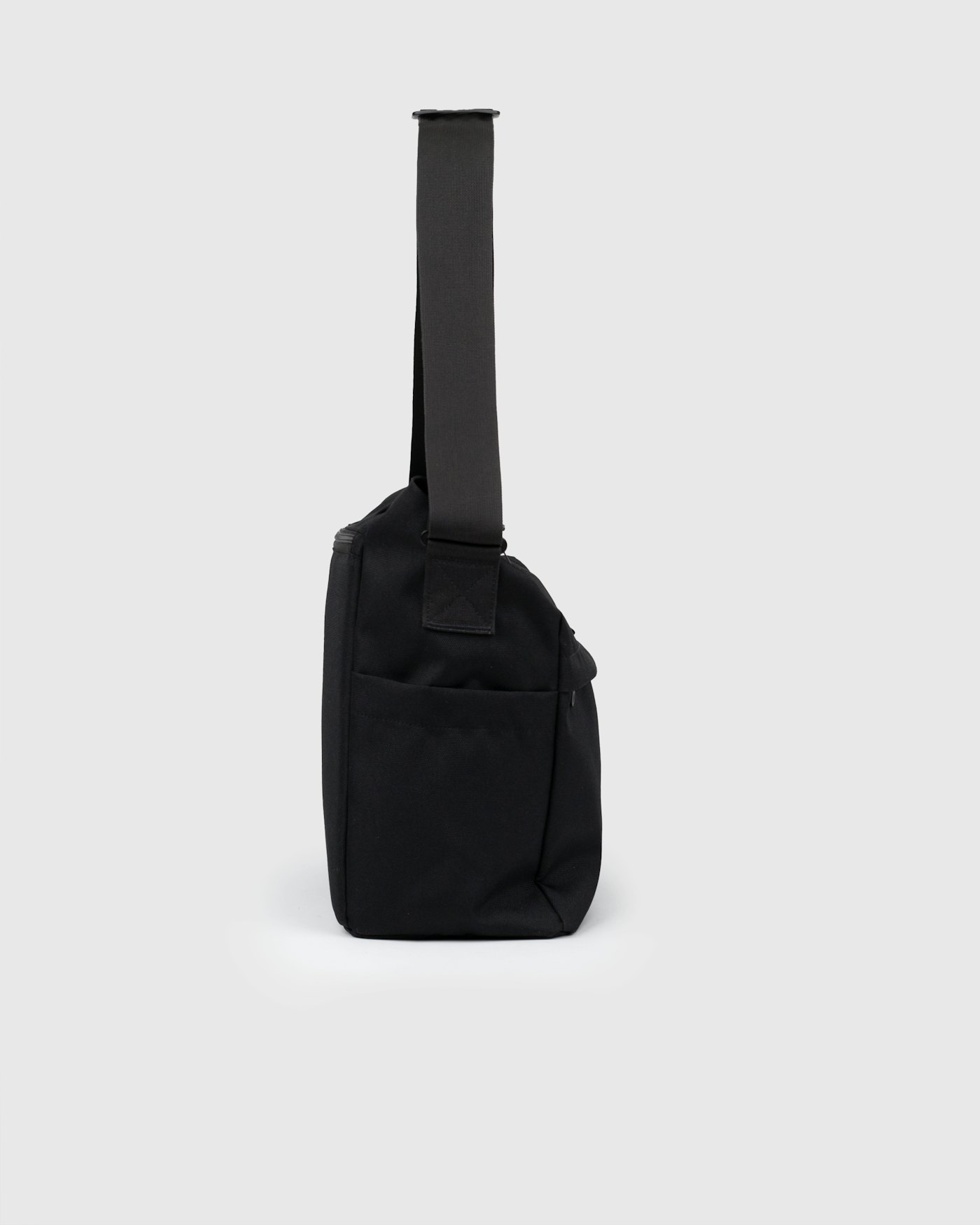 ICON messenger bag ist farbig schwarz (3 oder 8)