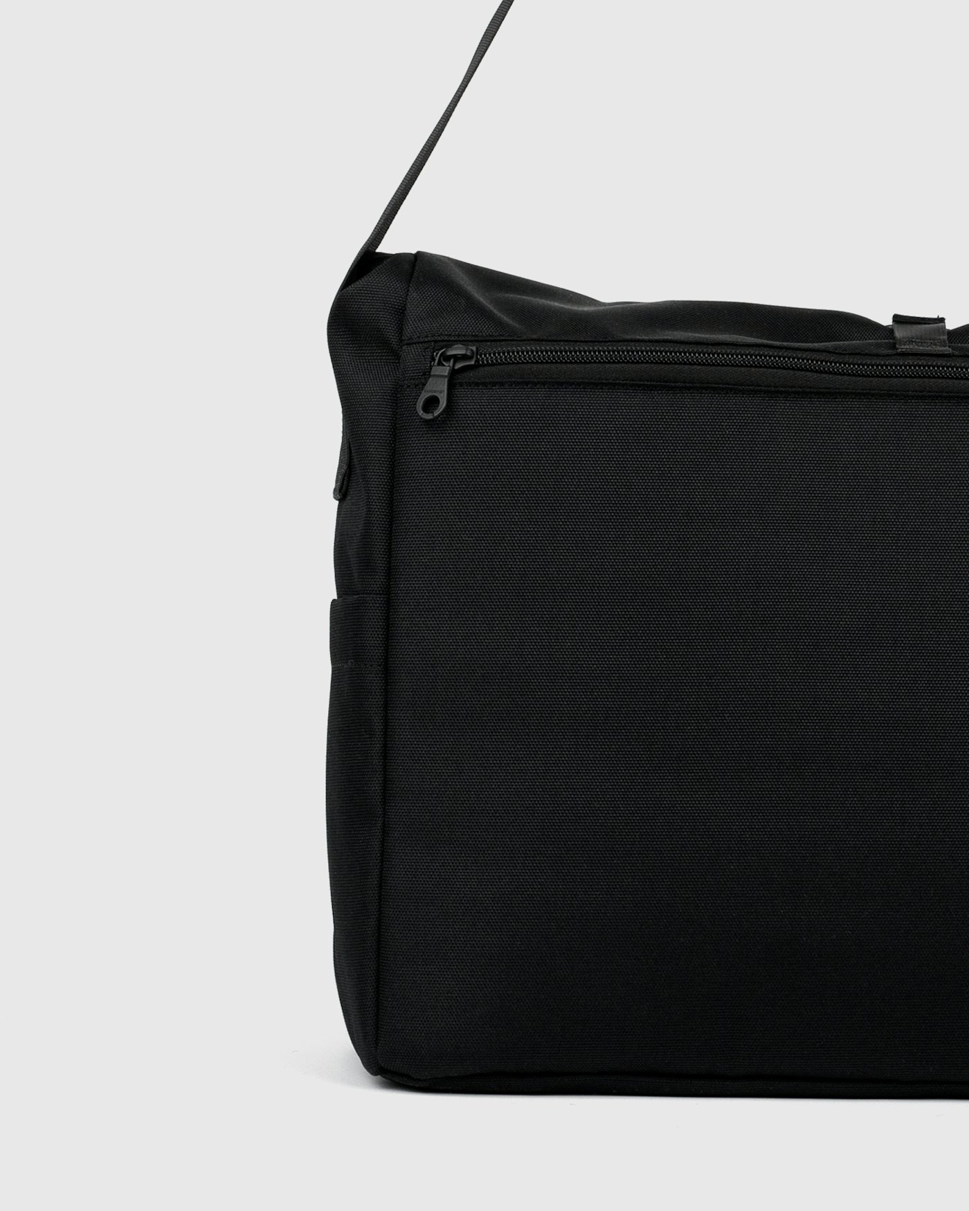 ICON messenger bag ist farbig schwarz (4 oder 8)