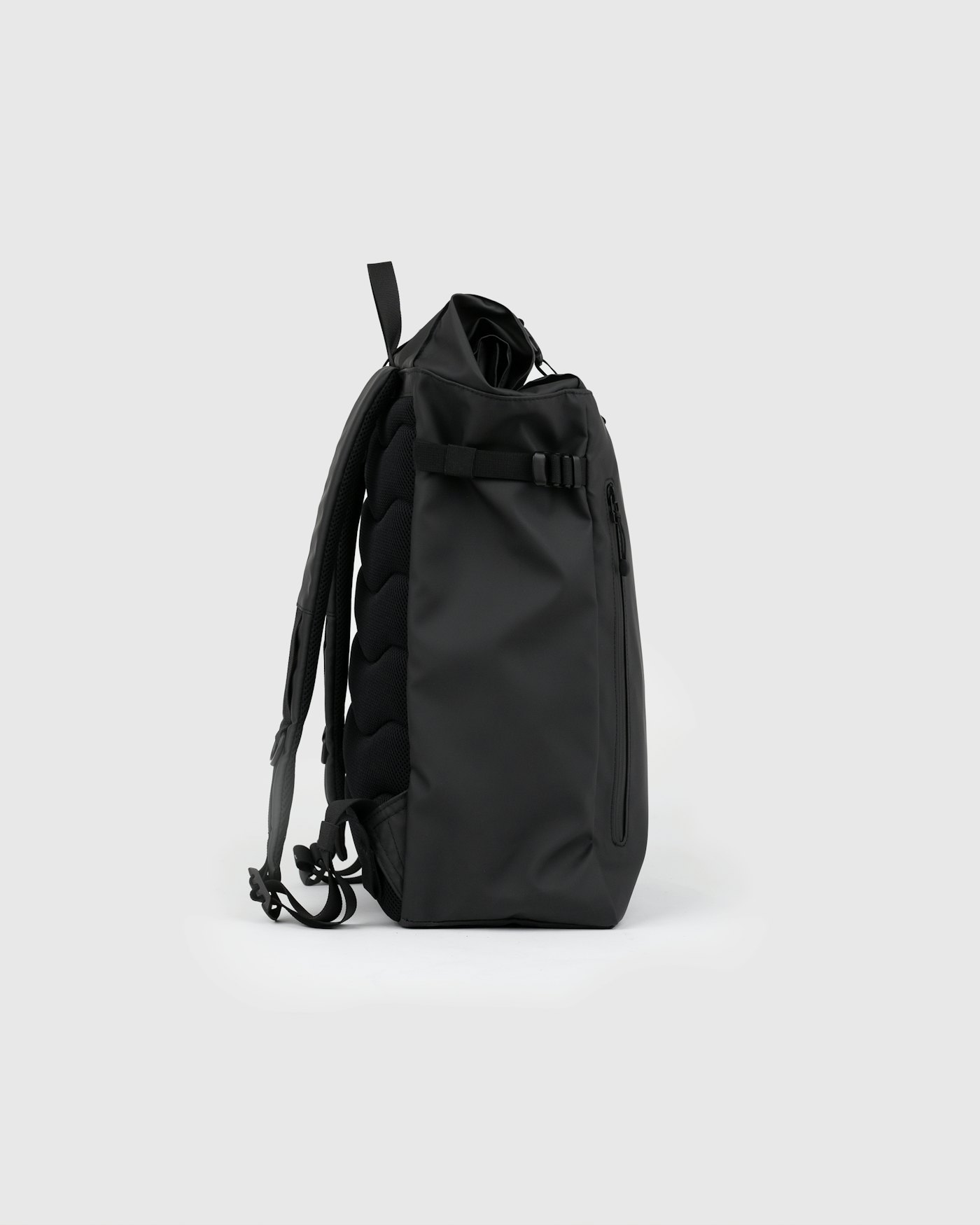 STREAM Slim Rolltop L is in color black (3 of 9)