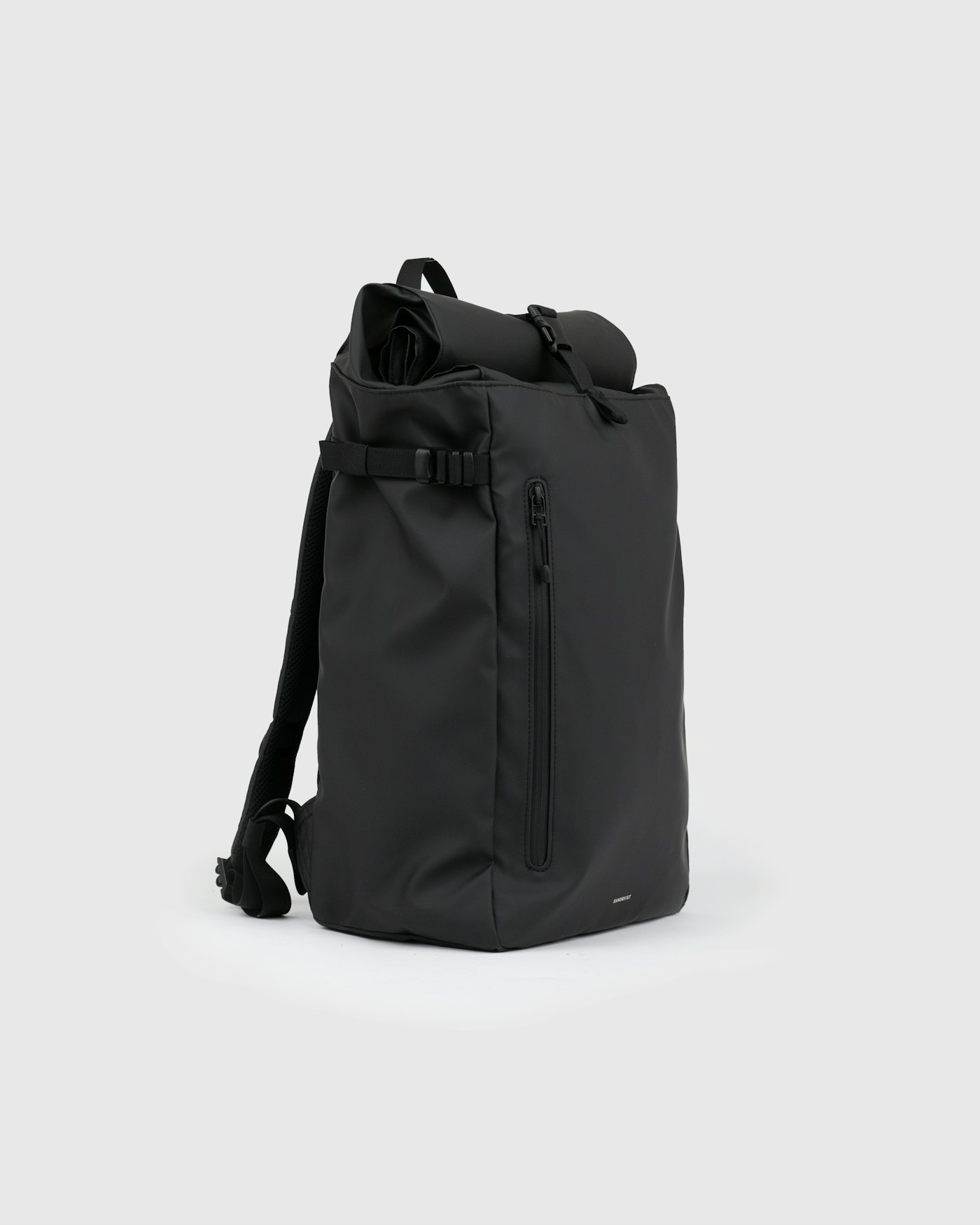 STREAM Slim Rolltop L is in color black (2 of 9)