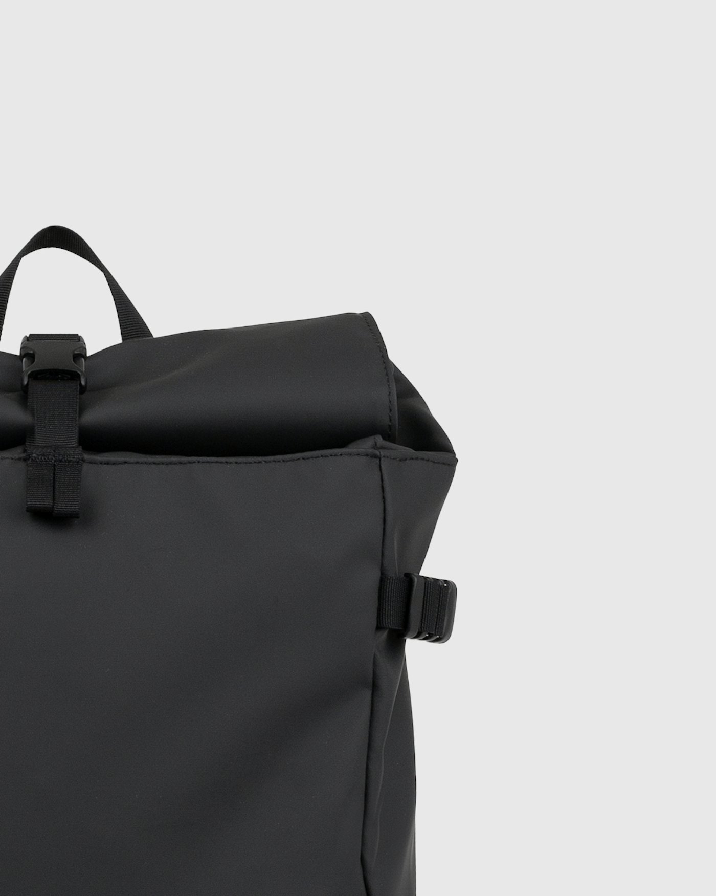 STREAM Slim Rolltop M is in color black (5 of 11)