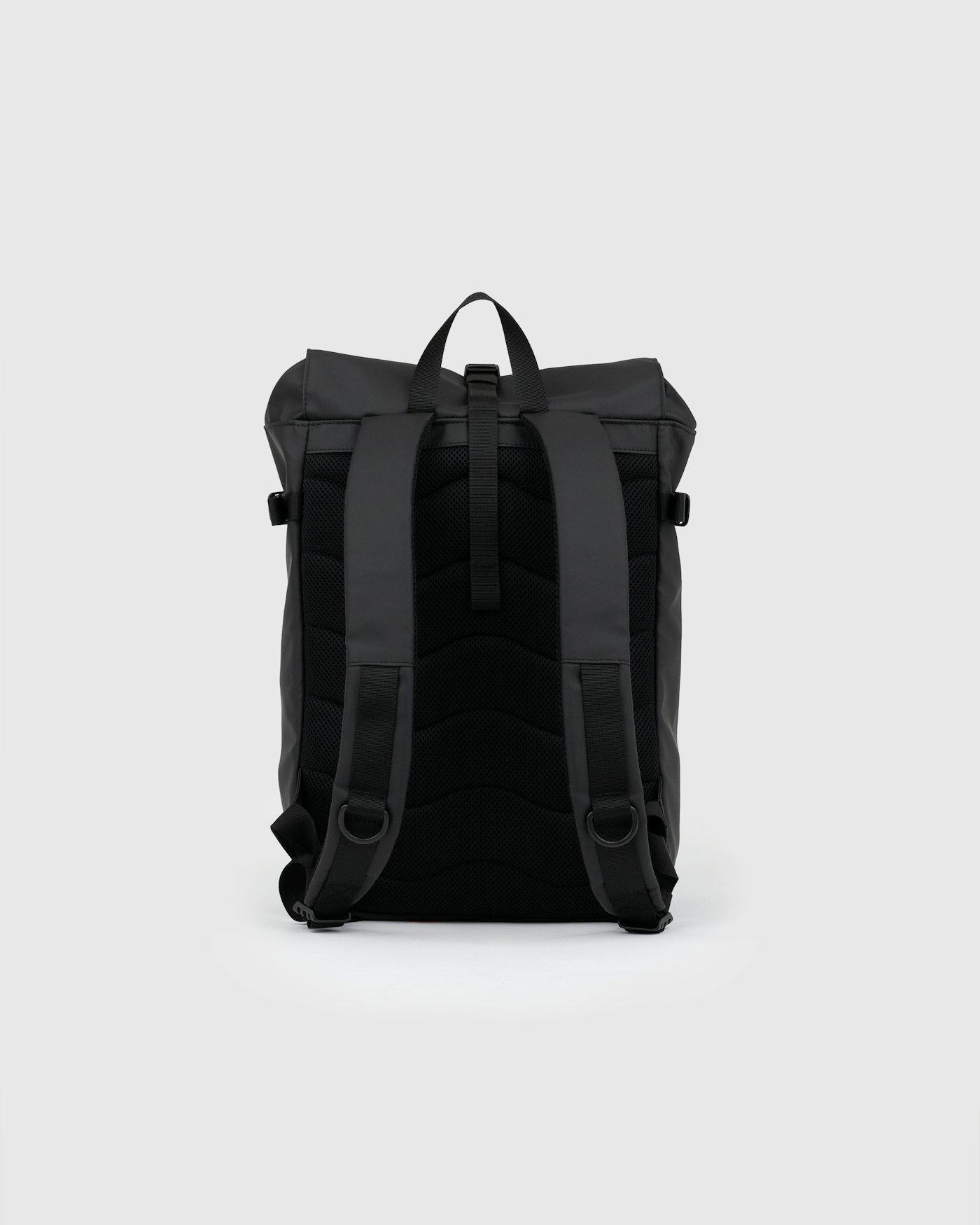 STREAM Slim Rolltop M is in color black (2 of 11)
