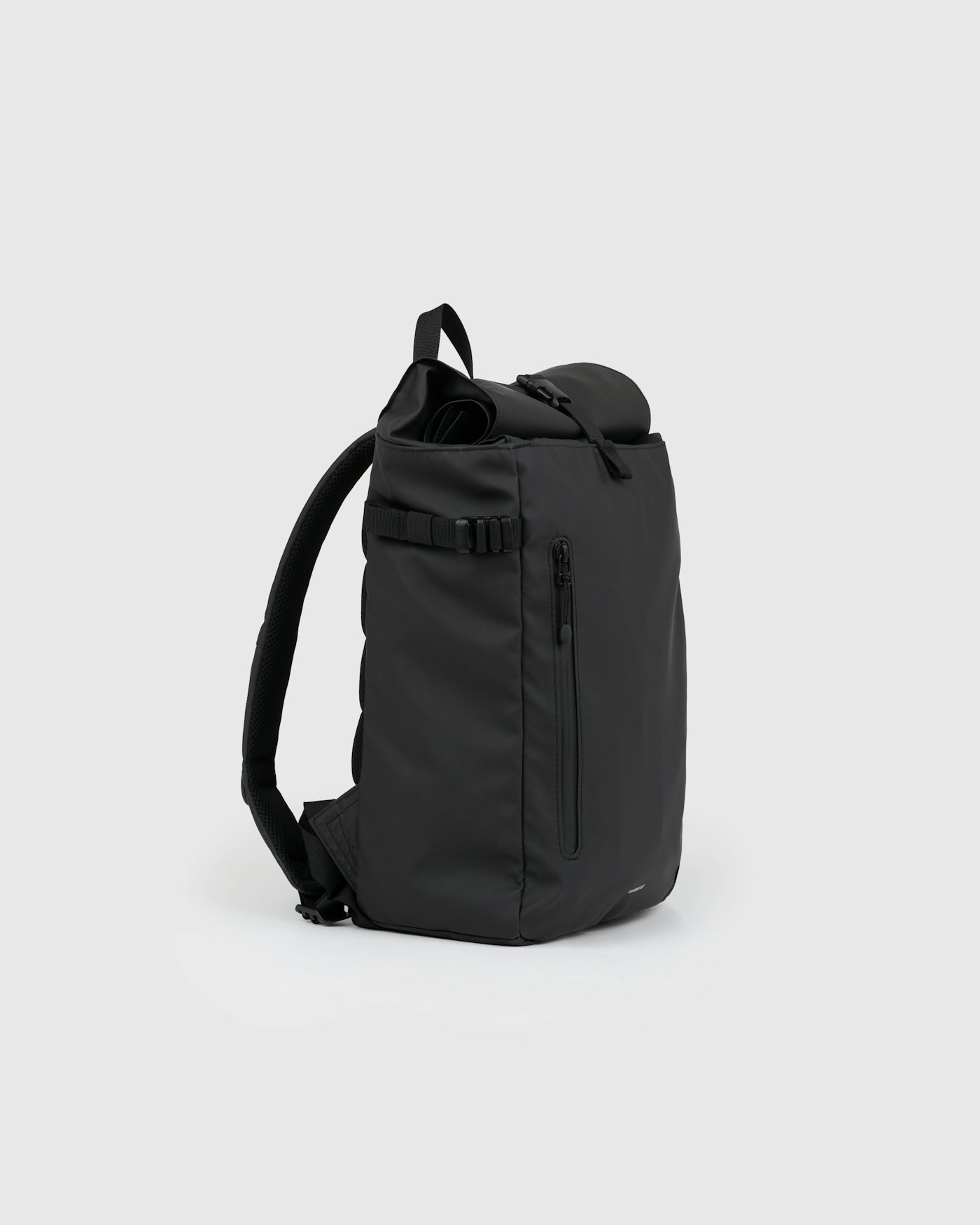STREAM Slim Rolltop M is in color black (4 of 11)