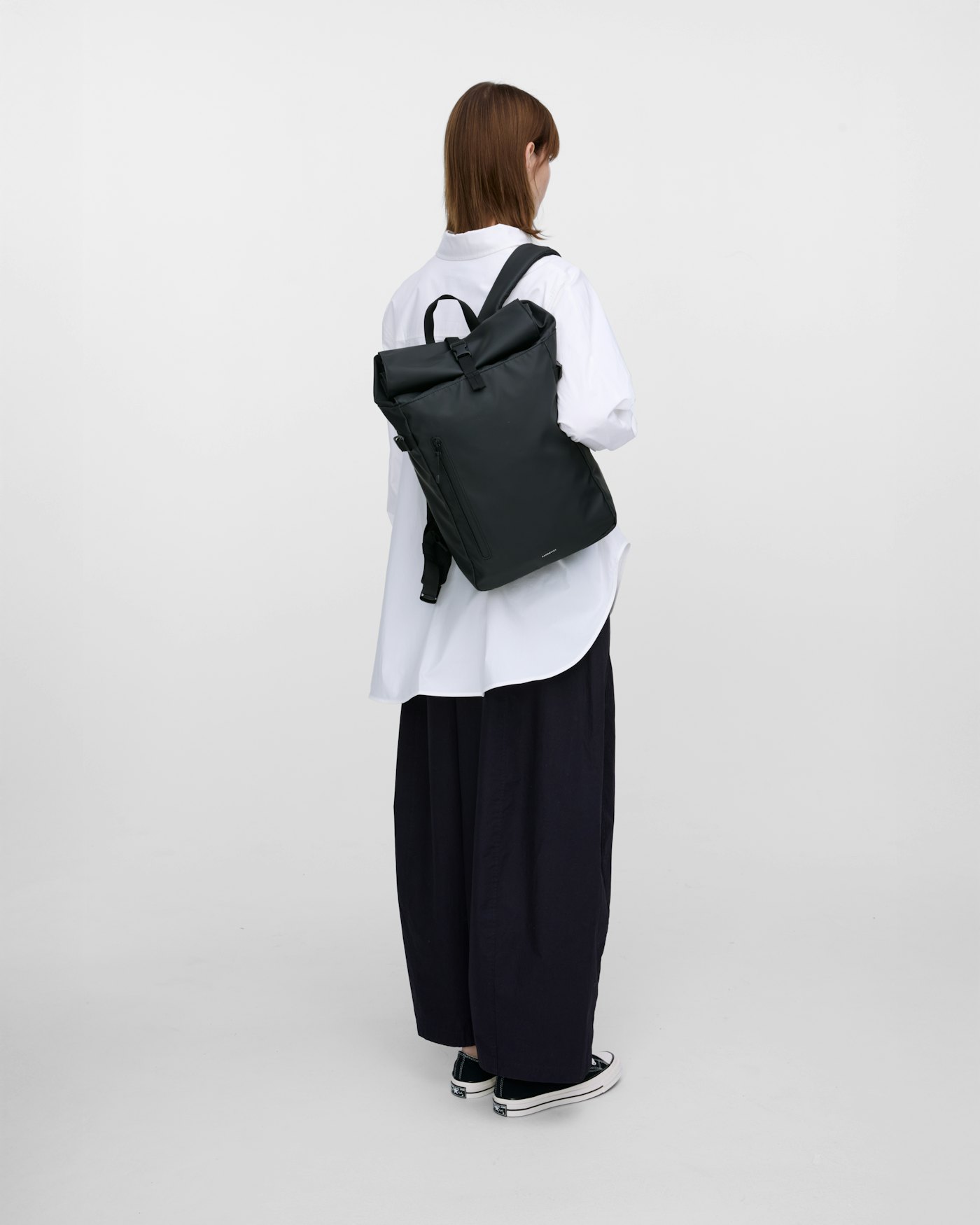 STREAM Slim Rolltop M is in color black (7 of 11)