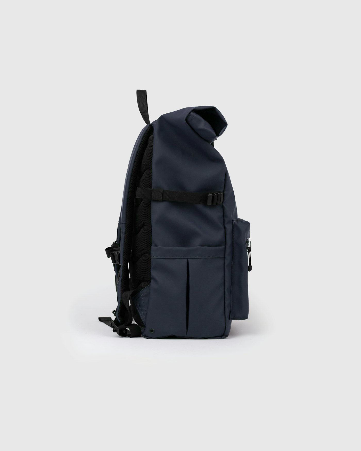 STREAM Rolltop Backpack L is in color navy (3 of 4)
