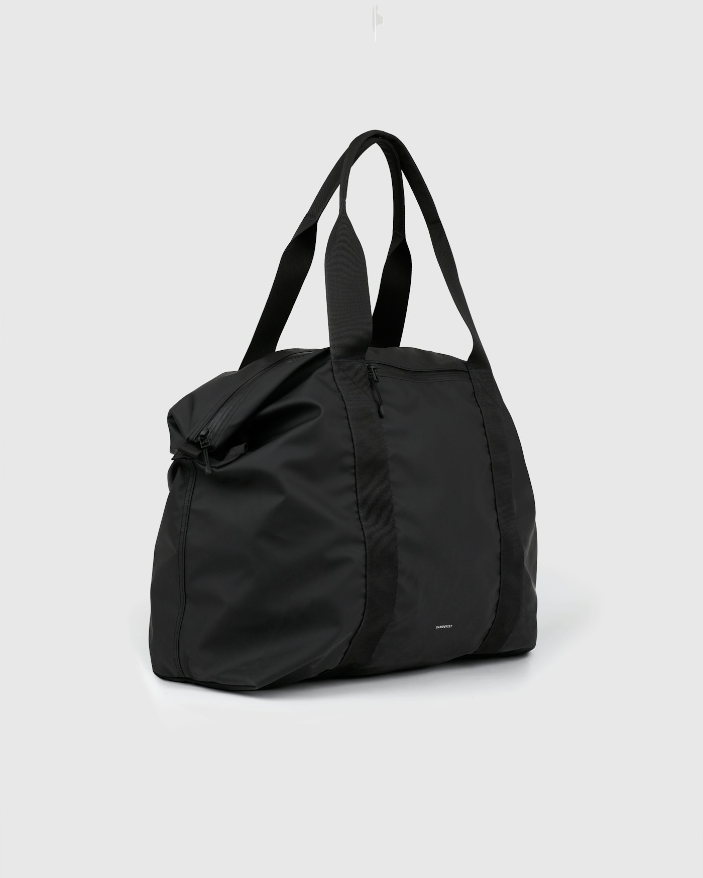 STREAM Weekender Bag is in color black (3 of 15)