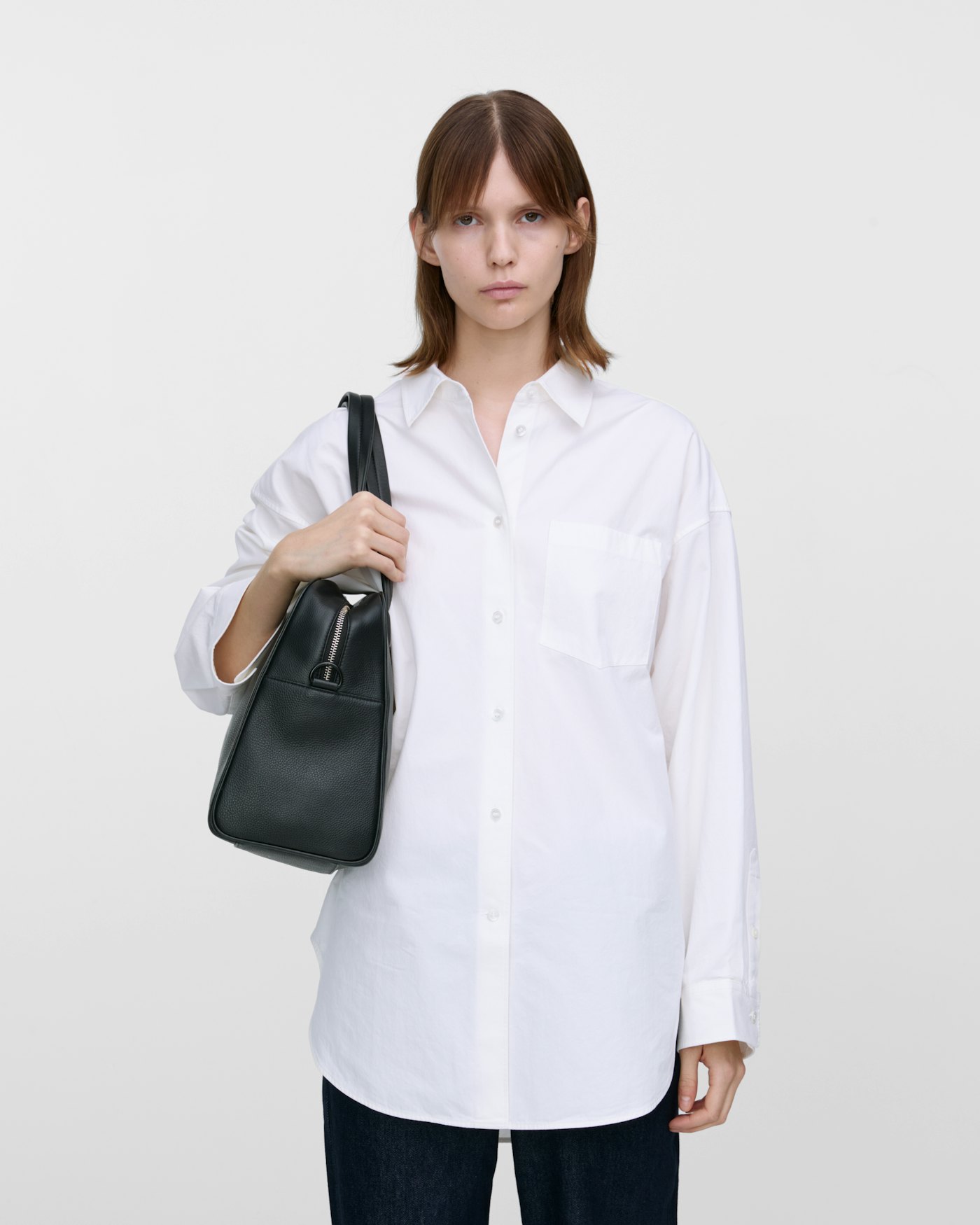 LEATHER Bowling Bag is in color black (8 of 9)