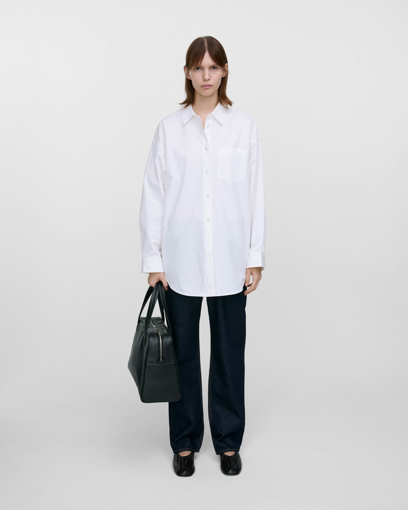 LEATHER Bowling Bag is in color black (5 of 9)