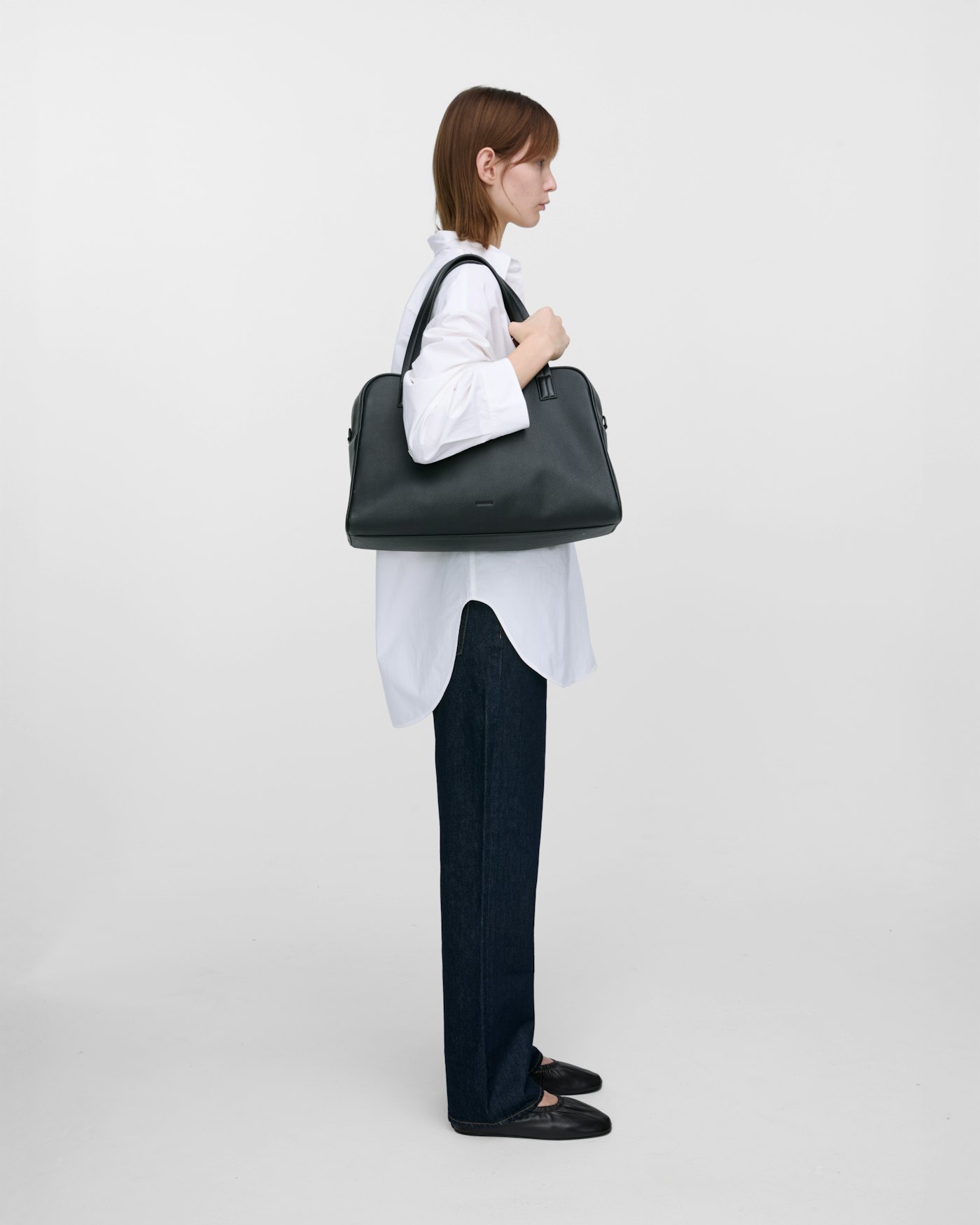 LEATHER Bowling Bag is in color black (6 of 9)