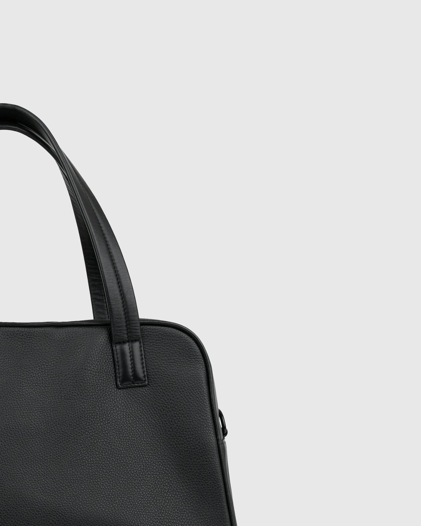 LEATHER Bowling Bag is in color black (4 of 9)