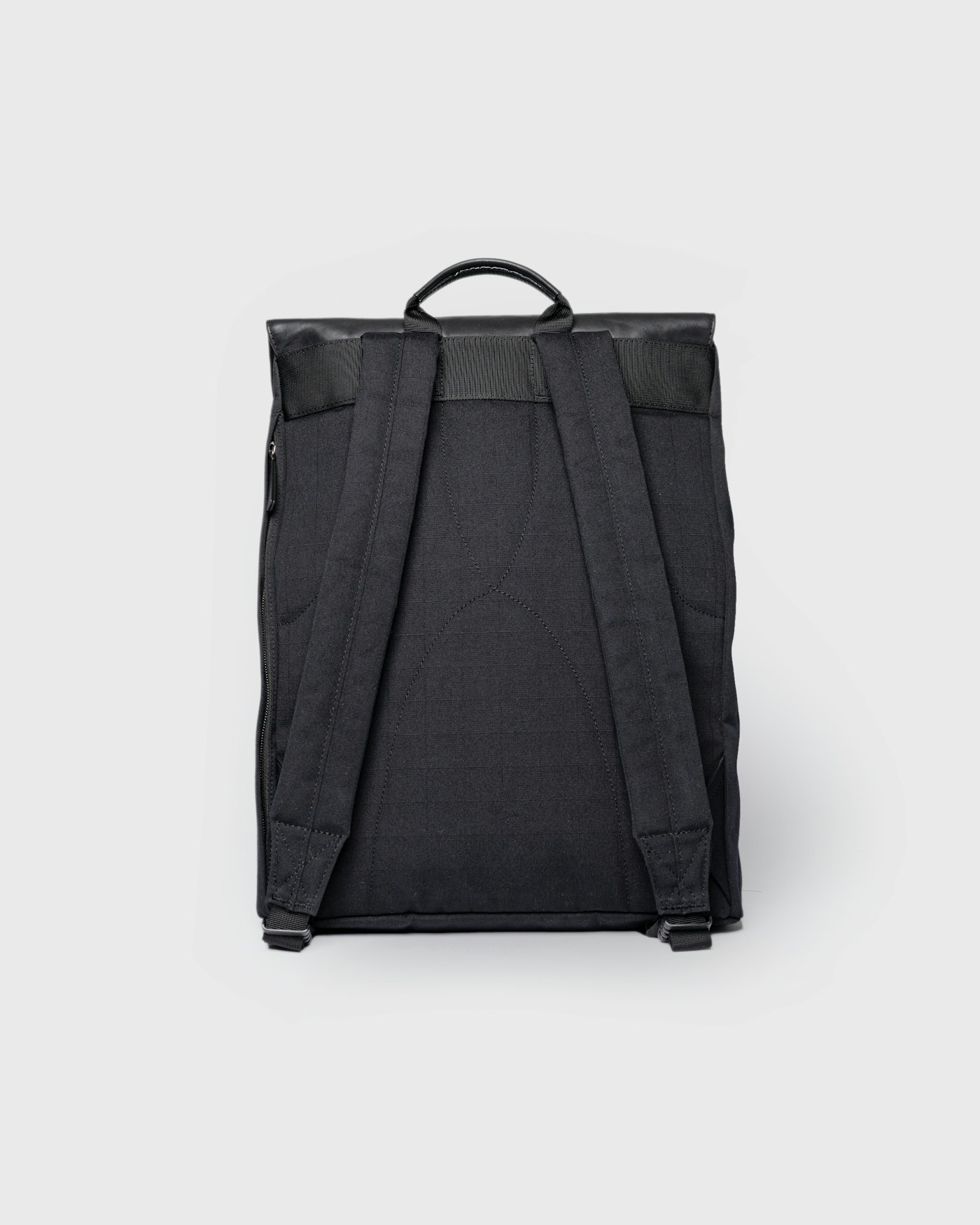 EVERYDAY Lid Backpack L is in color black (3 of 10)