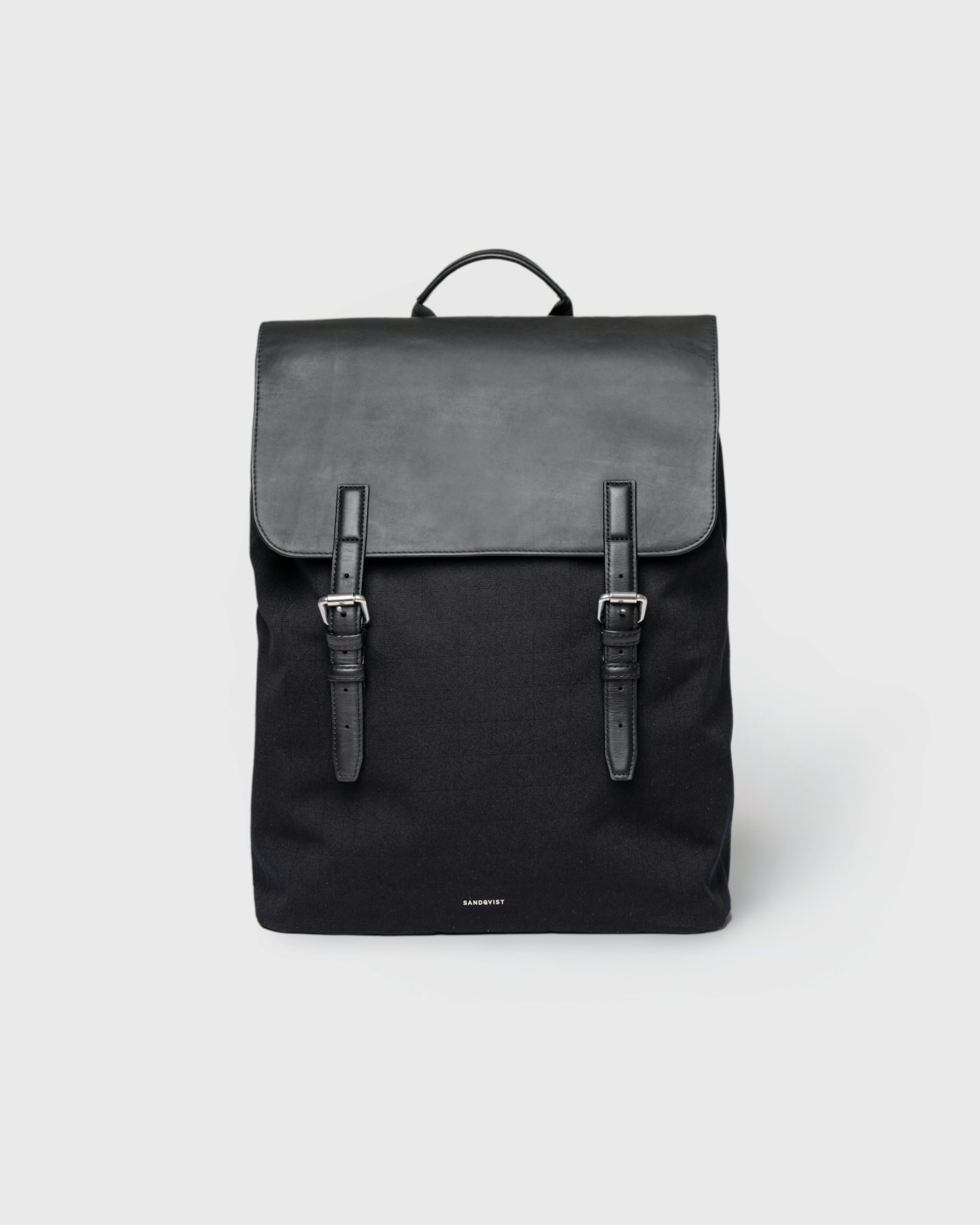 EVERYDAY Lid Backpack L is in color black (1 of 10)