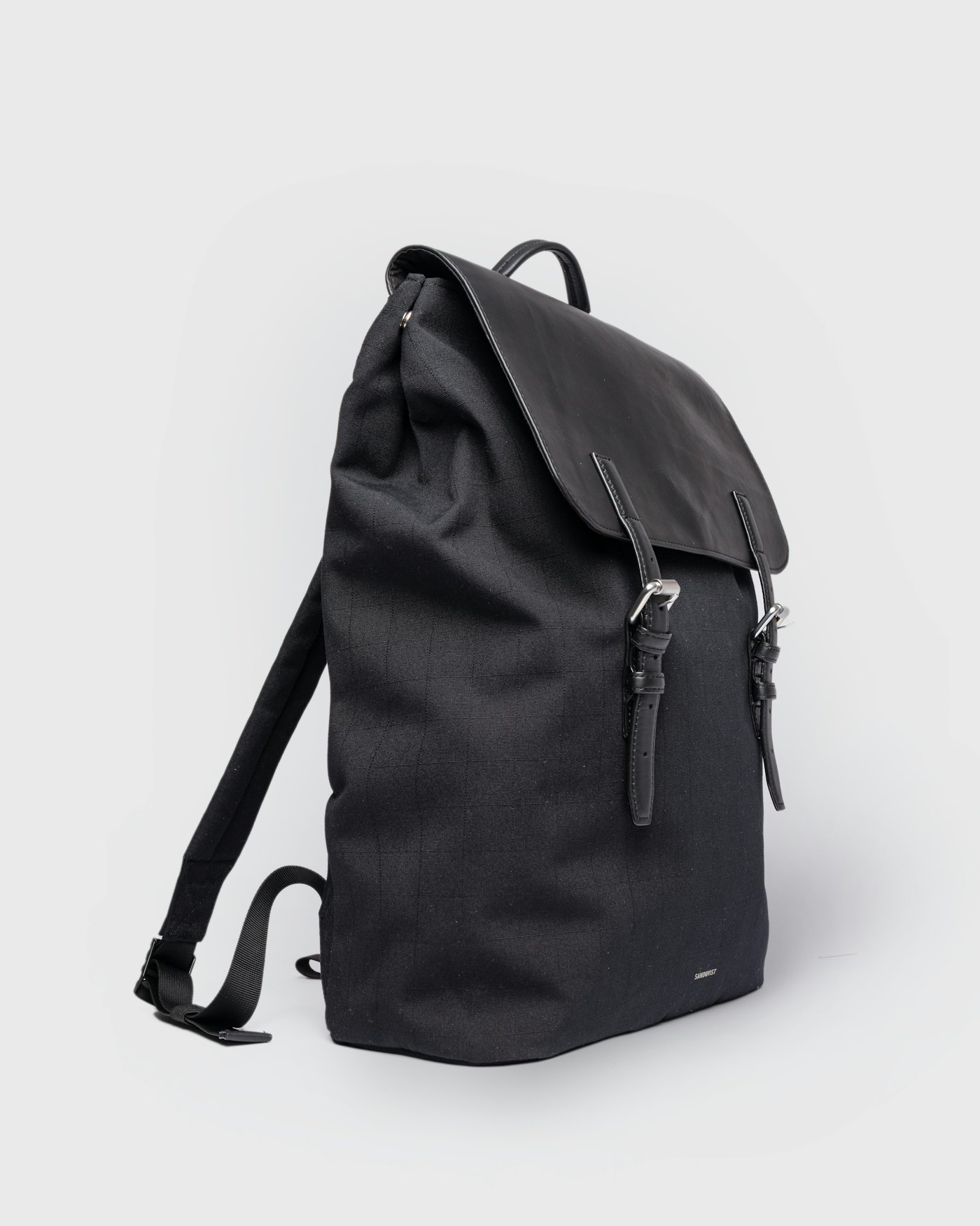 EVERYDAY Lid Backpack L is in color black (2 of 10)