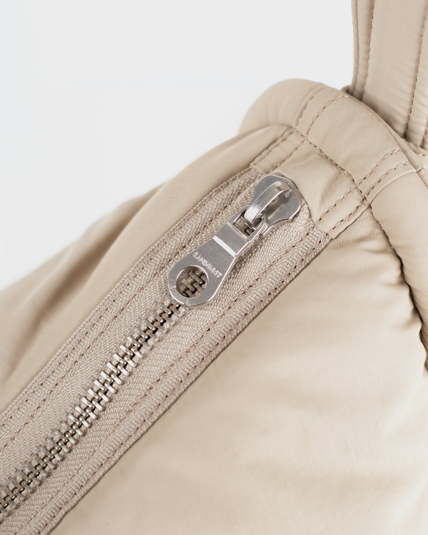 CURVE Half Moon Bag est en couleur beige (4 de 5)