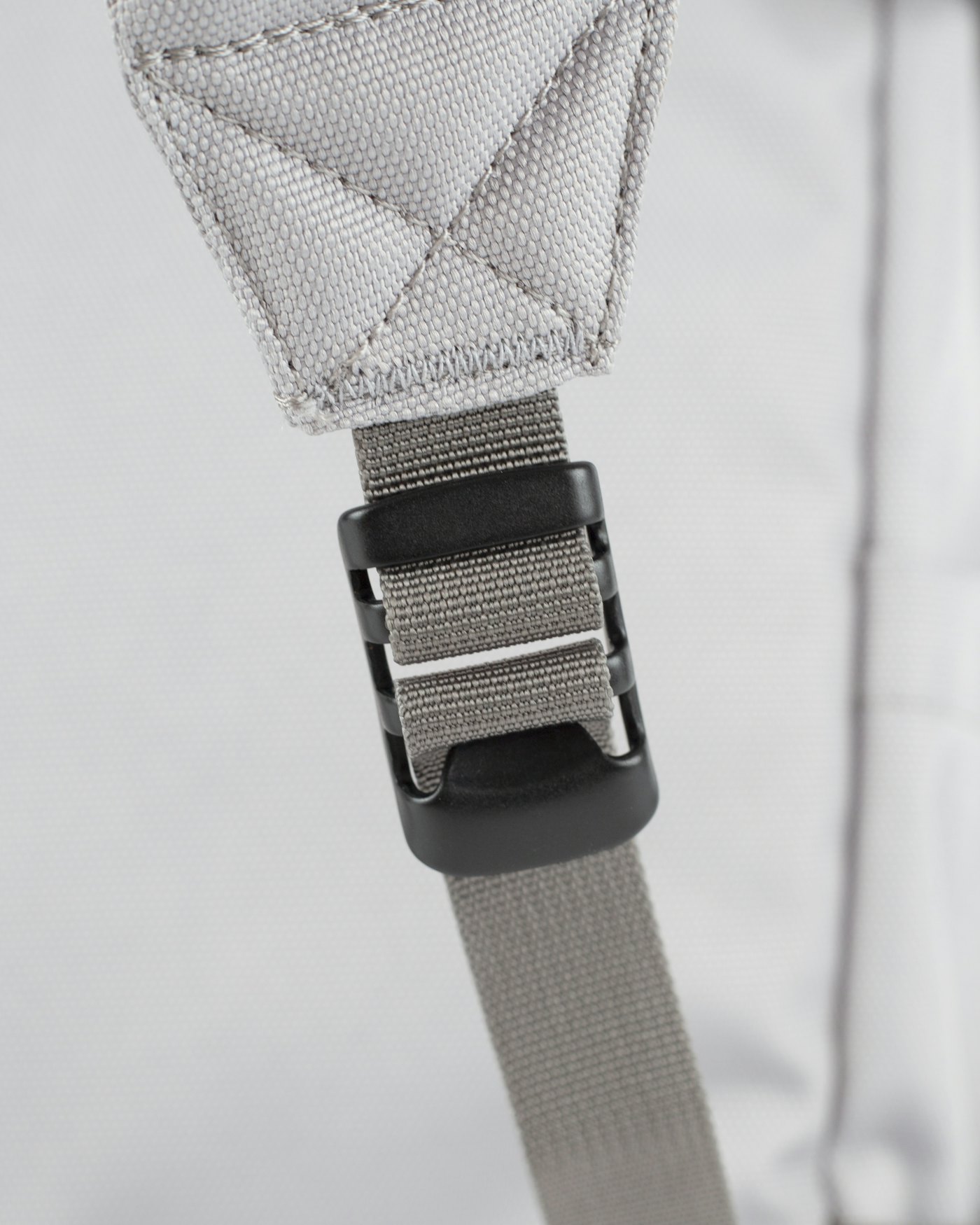 ICON Rolltop Backpack 16" est en couleur gris clair (6 de 6)