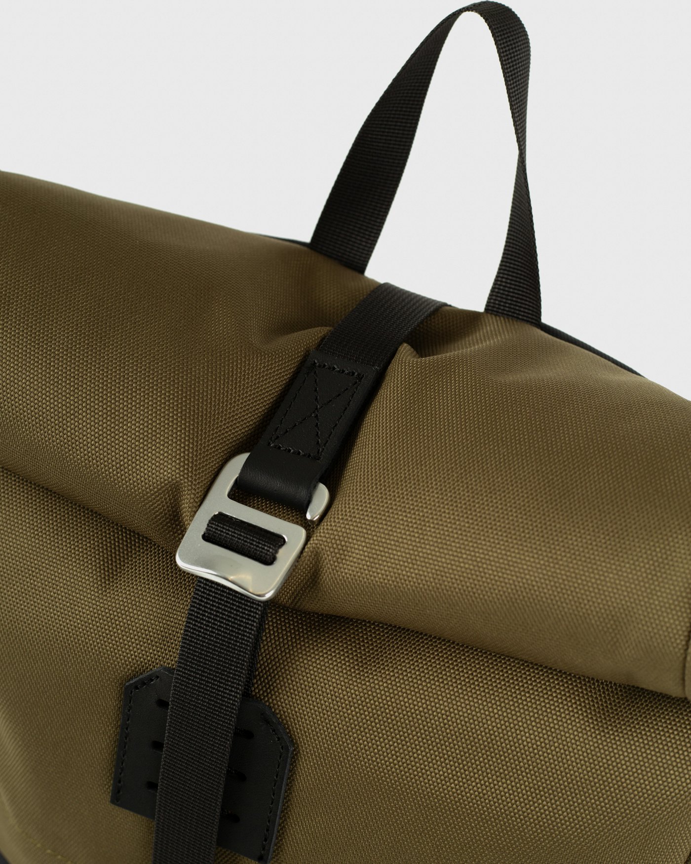 ICON Rolltop Backpack 14" est en couleur olive (5 de 9)