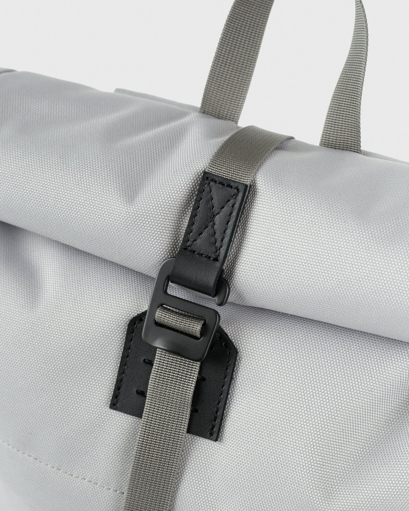 ICON Rolltop Backpack 14" est en couleur gris clair (4 de 6)