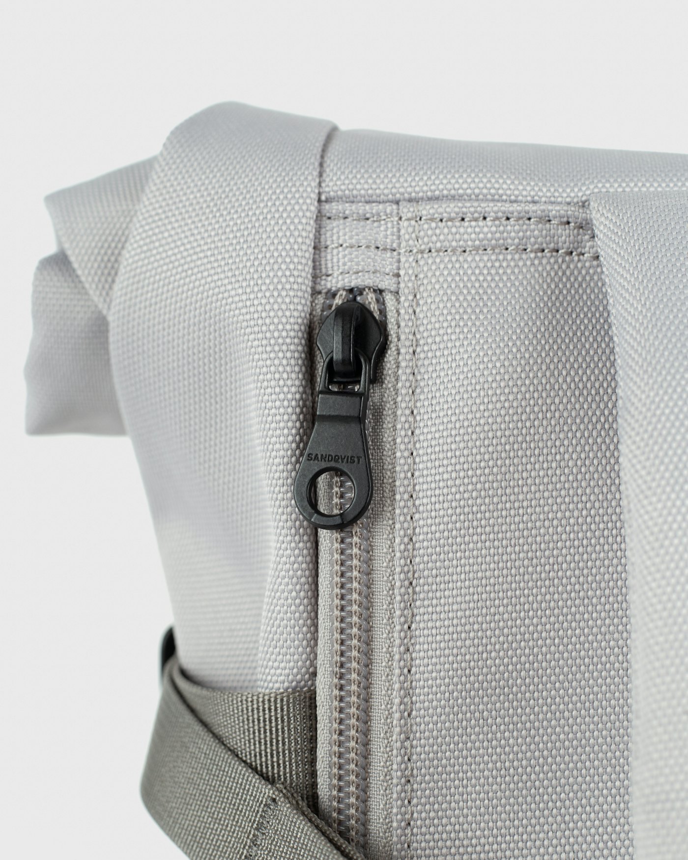 ICON Rolltop Backpack 14" est en couleur gris clair (6 de 6)