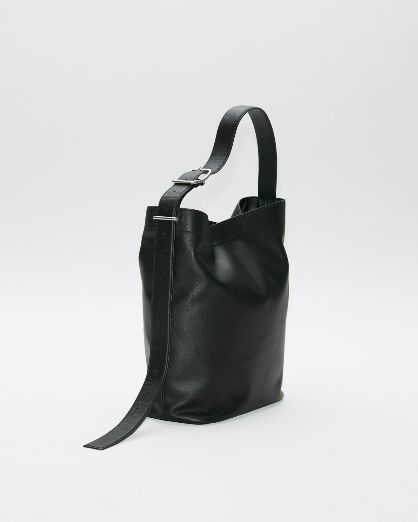 LEATHER Shopper Bag est en couleur noir (2 de 9)