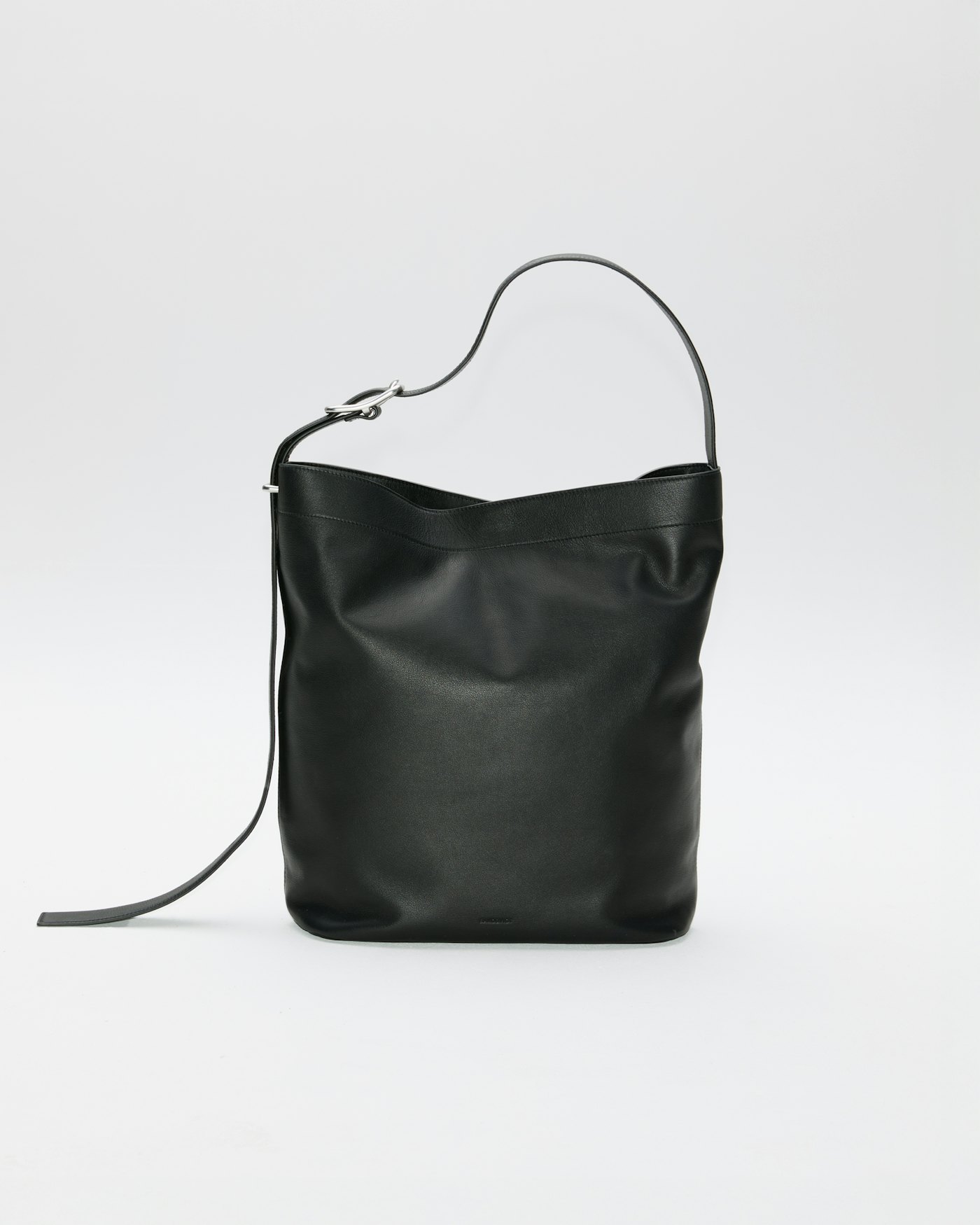 LEATHER Shopper Bag est en couleur noir (1 de 9)