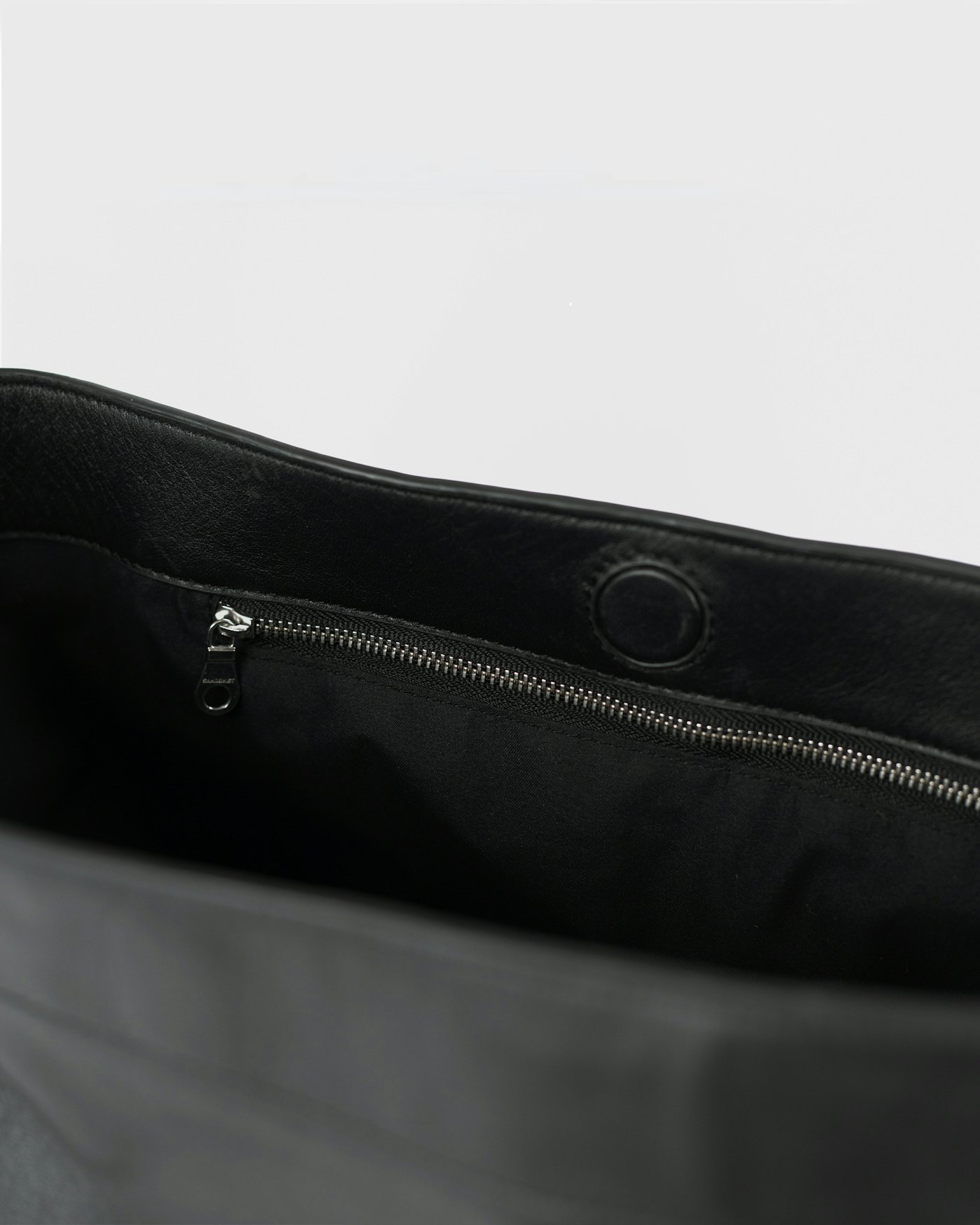 LEATHER Shopper Bag est en couleur noir (7 de 9)