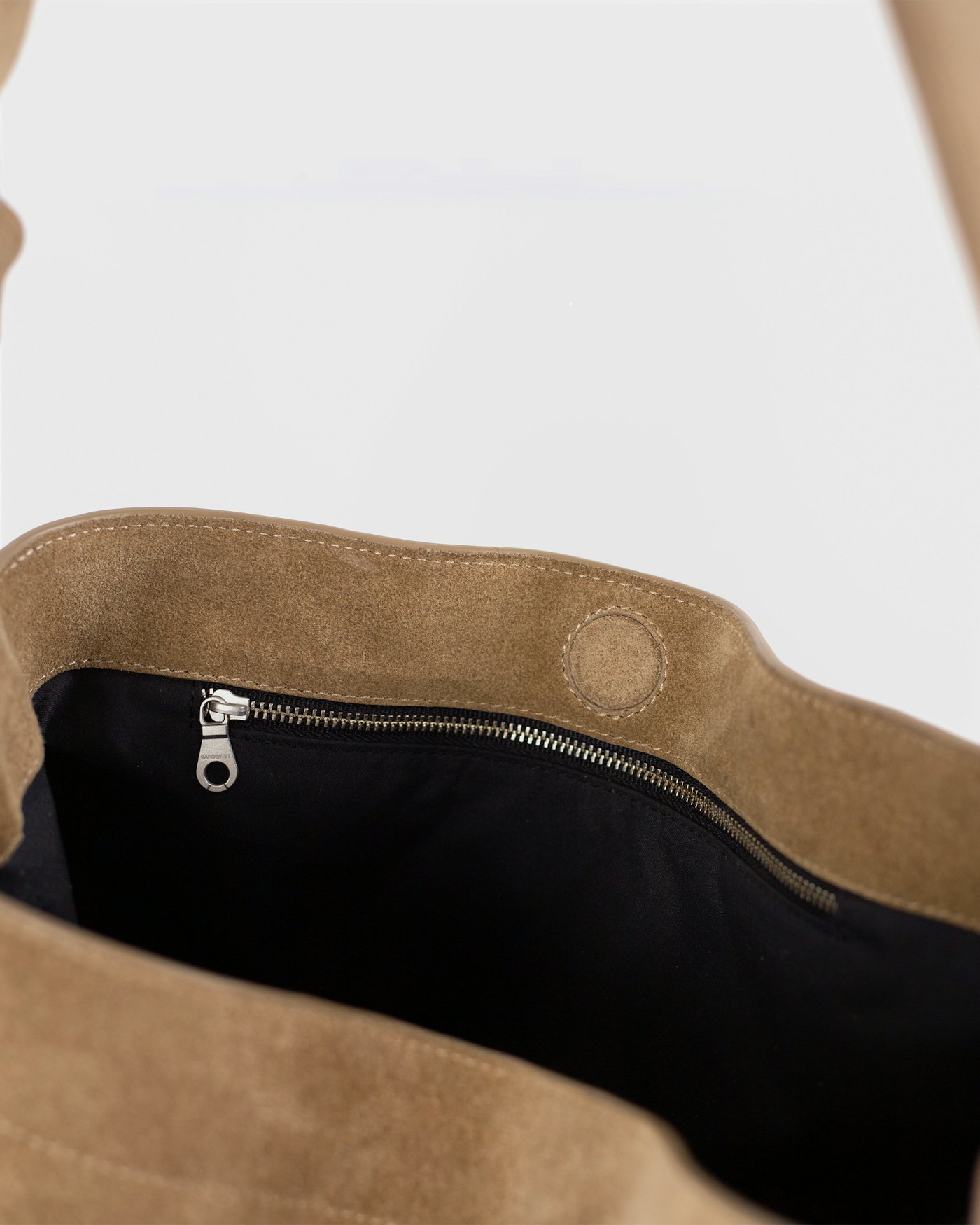 LEATHER Shopper Bag est en couleur taupe (7 de 9)