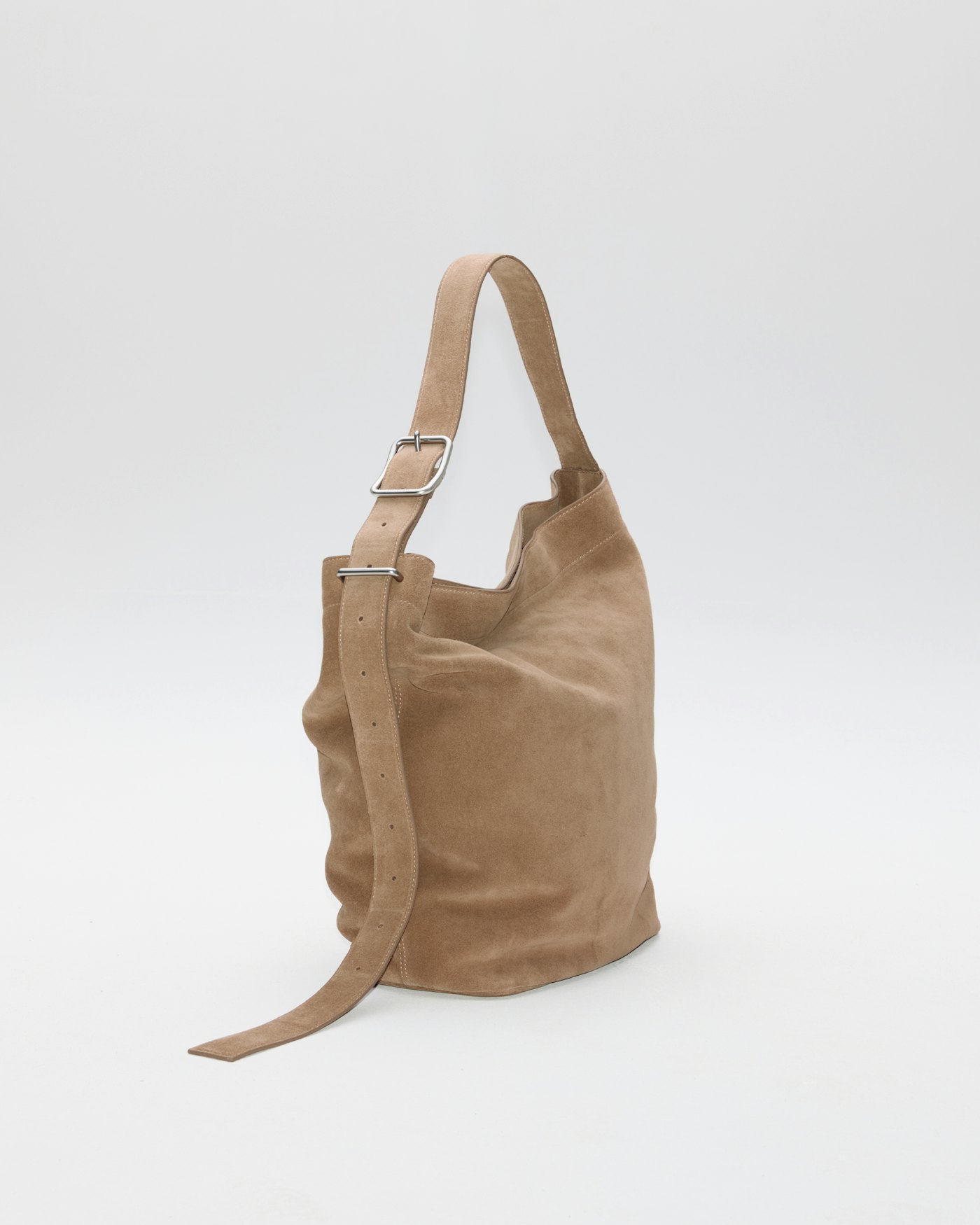 LEATHER Shopper Bag est en couleur taupe (2 de 9)