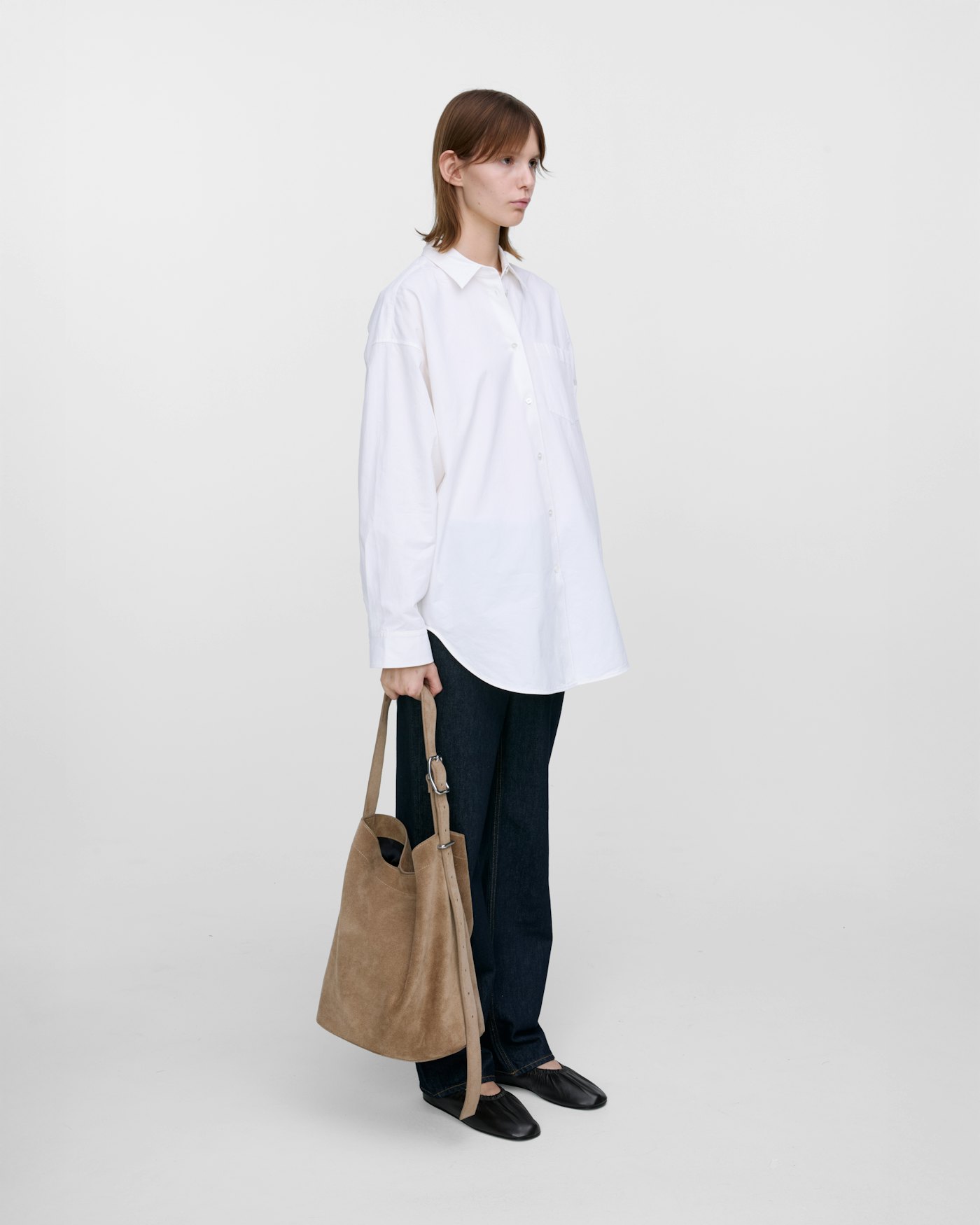 LEATHER Shopper Bag is in color taupe (12 of 12)