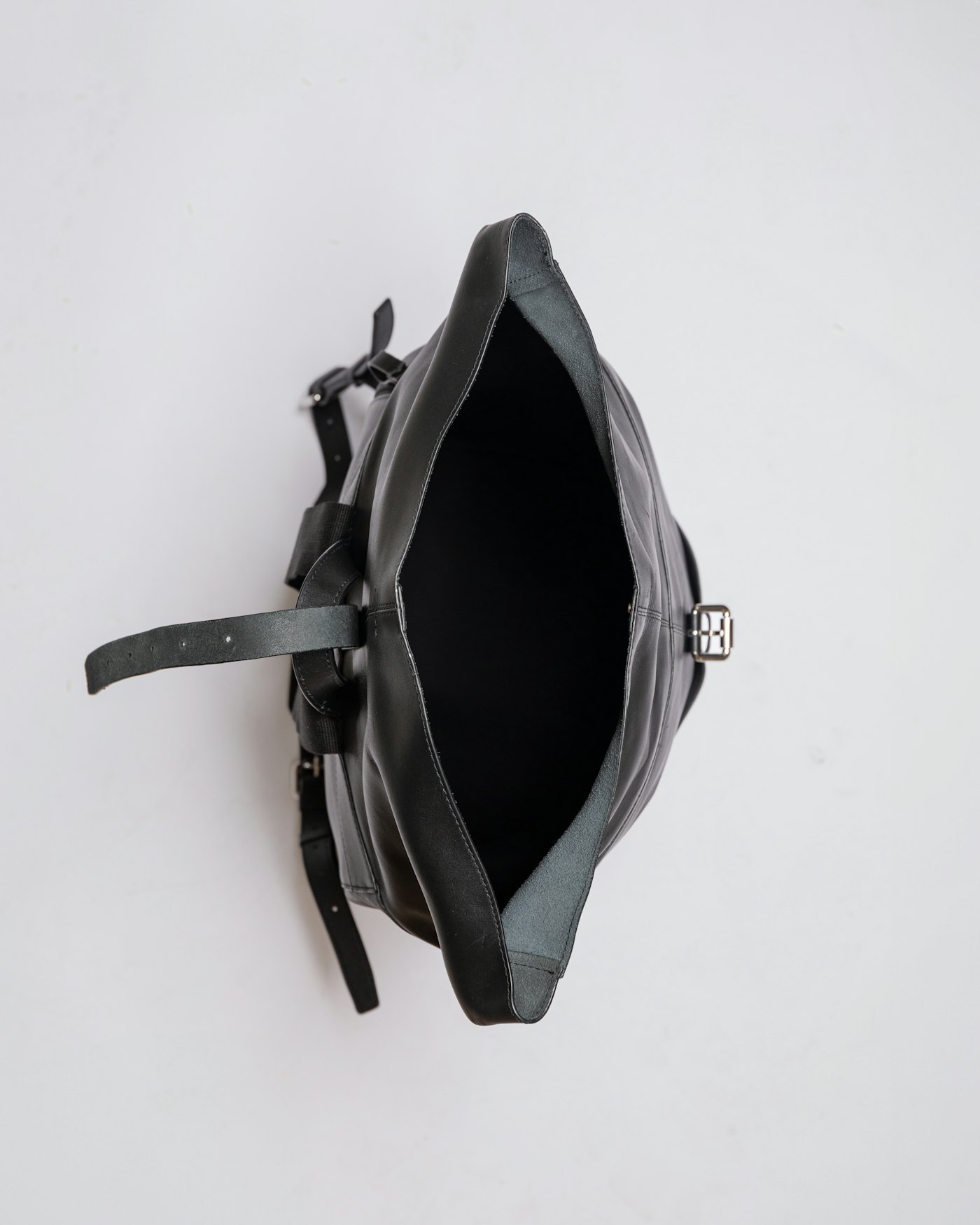 Antonia är i färgen svart (4 av 8)