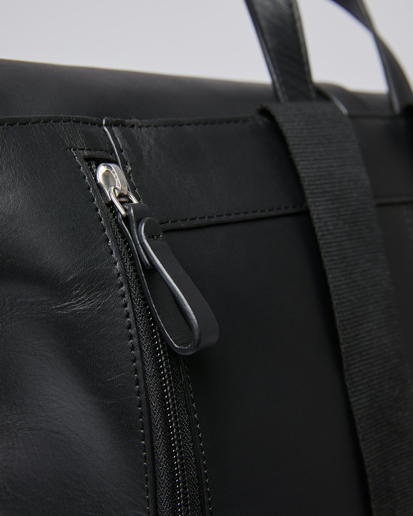 Antonia är i färgen svart (5 av 8)